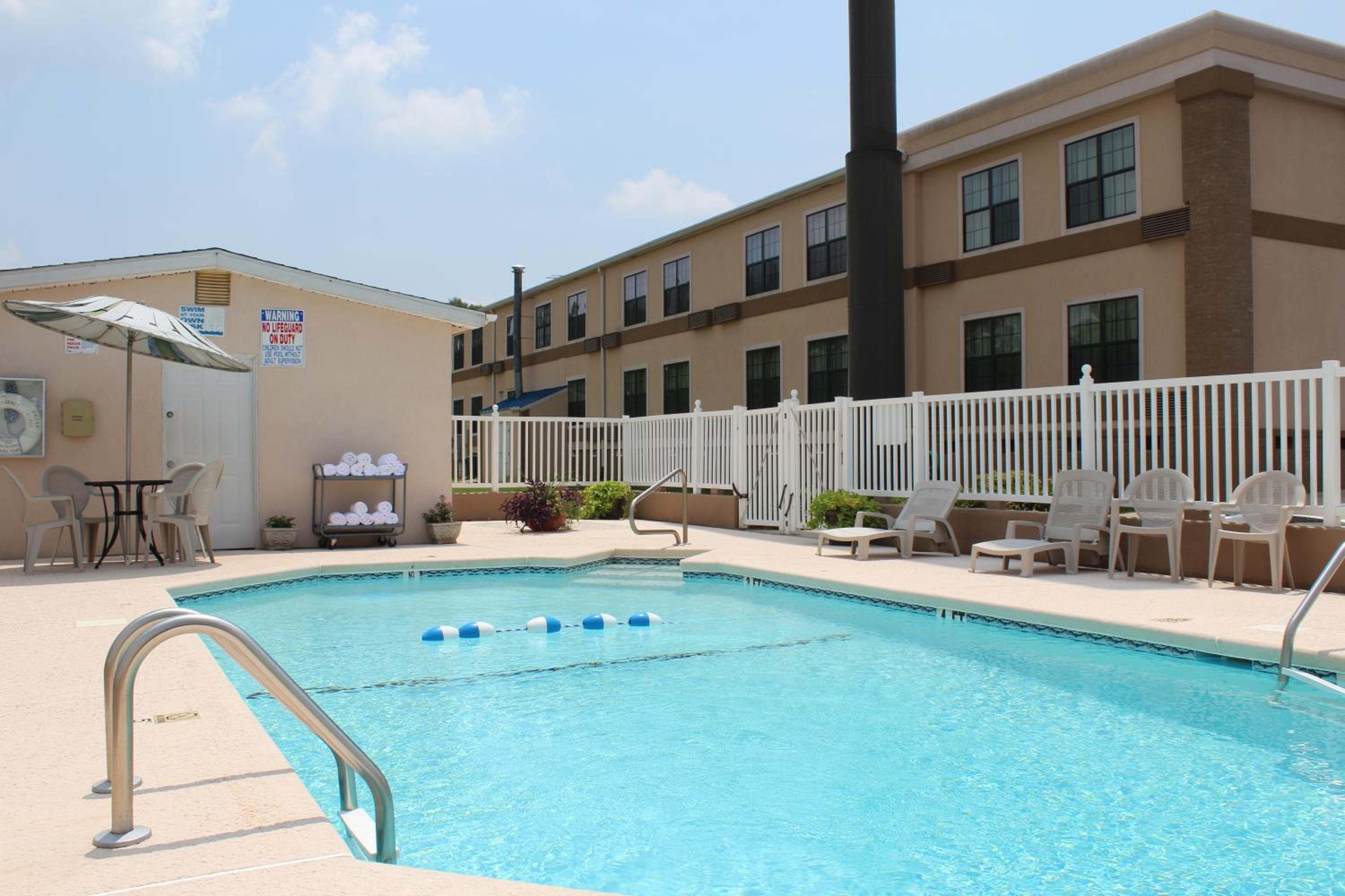 Travelodge by Wyndham Perry National Fairgrounds Area I-75 view 4
