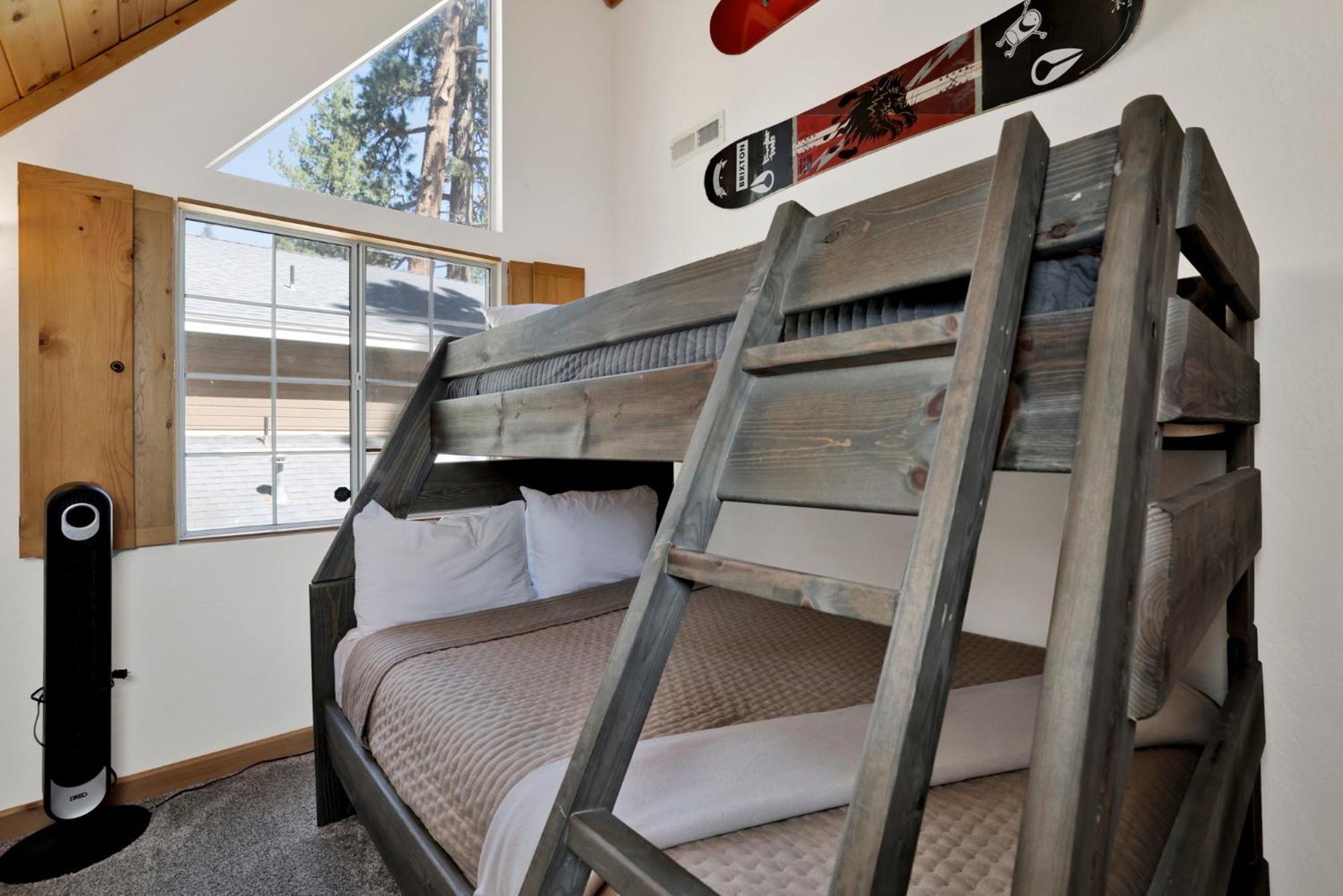 Green canoe cabin #2293
