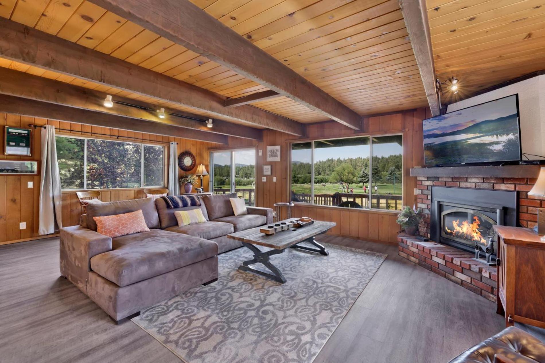 Bear cabin #1976