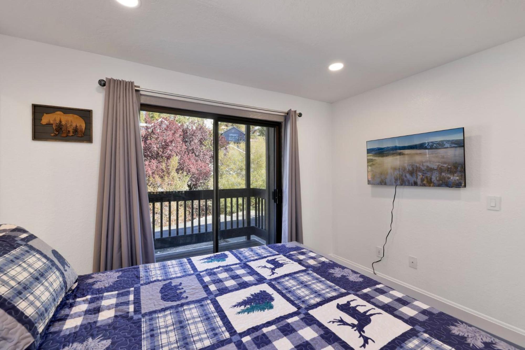 Blue jay getaway #2082