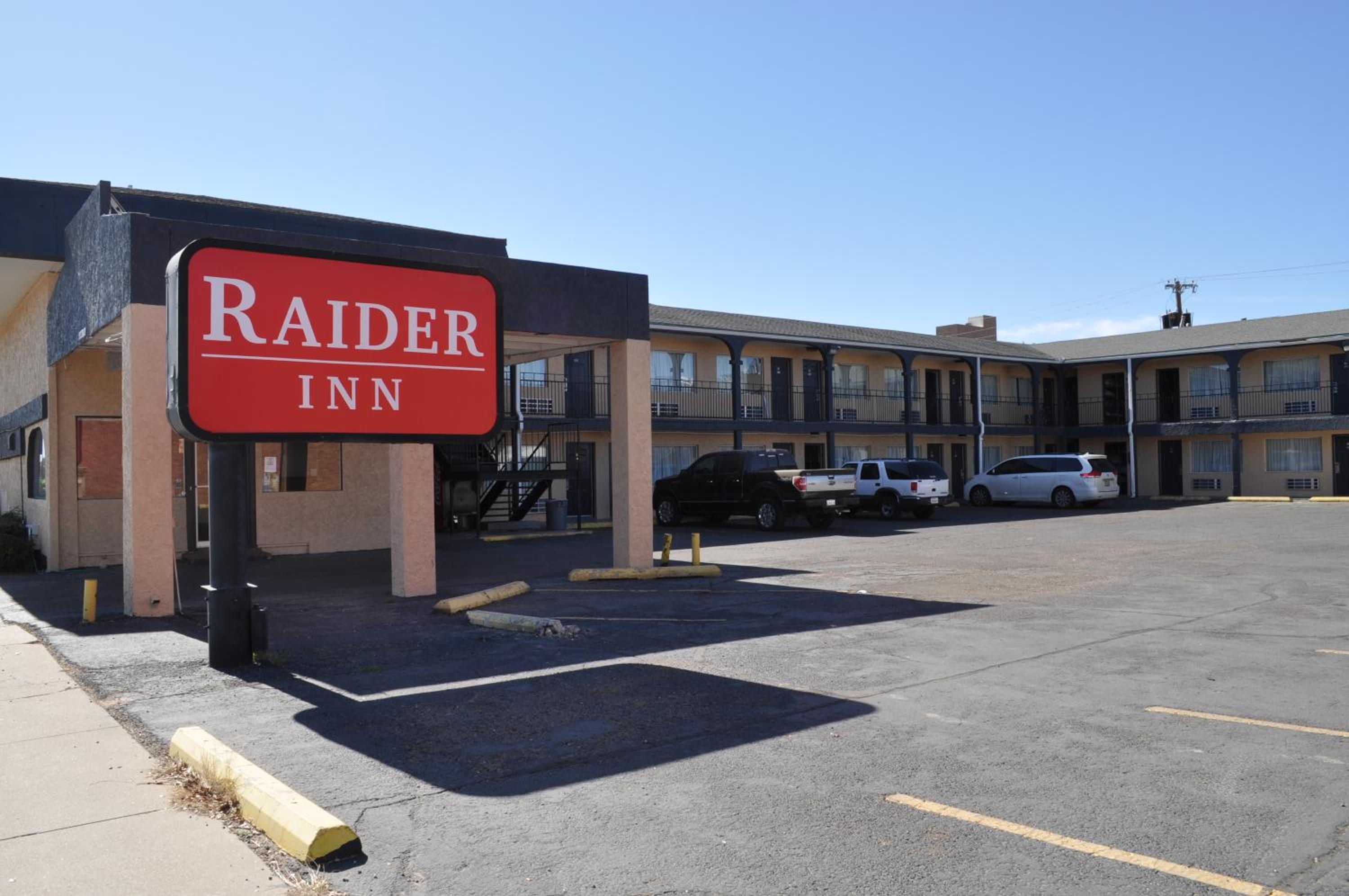 Hotel Raider Inn - Image 1