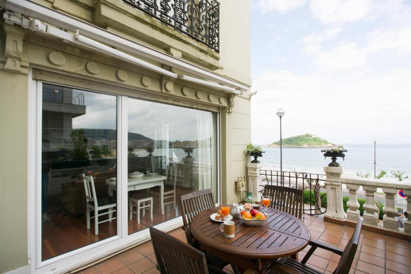 BREATHTAKING TERRACE VIEWS in luxury apartment - by www,SanSebastianApartments,es photo 4