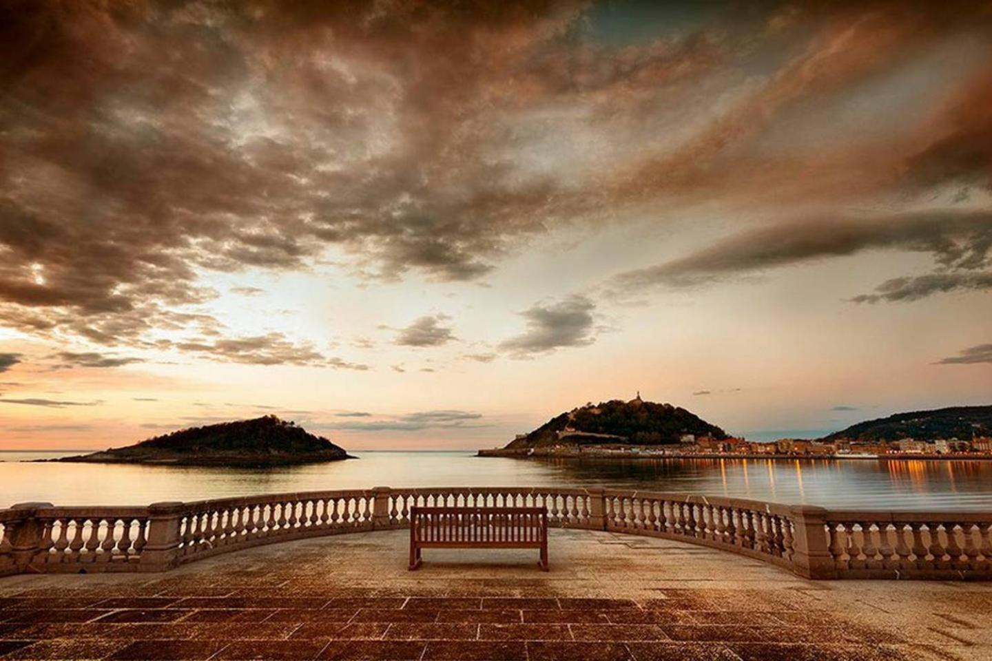 BREATHTAKING TERRACE VIEWS in luxury apartment - by www,SanSebastianApartments,es
