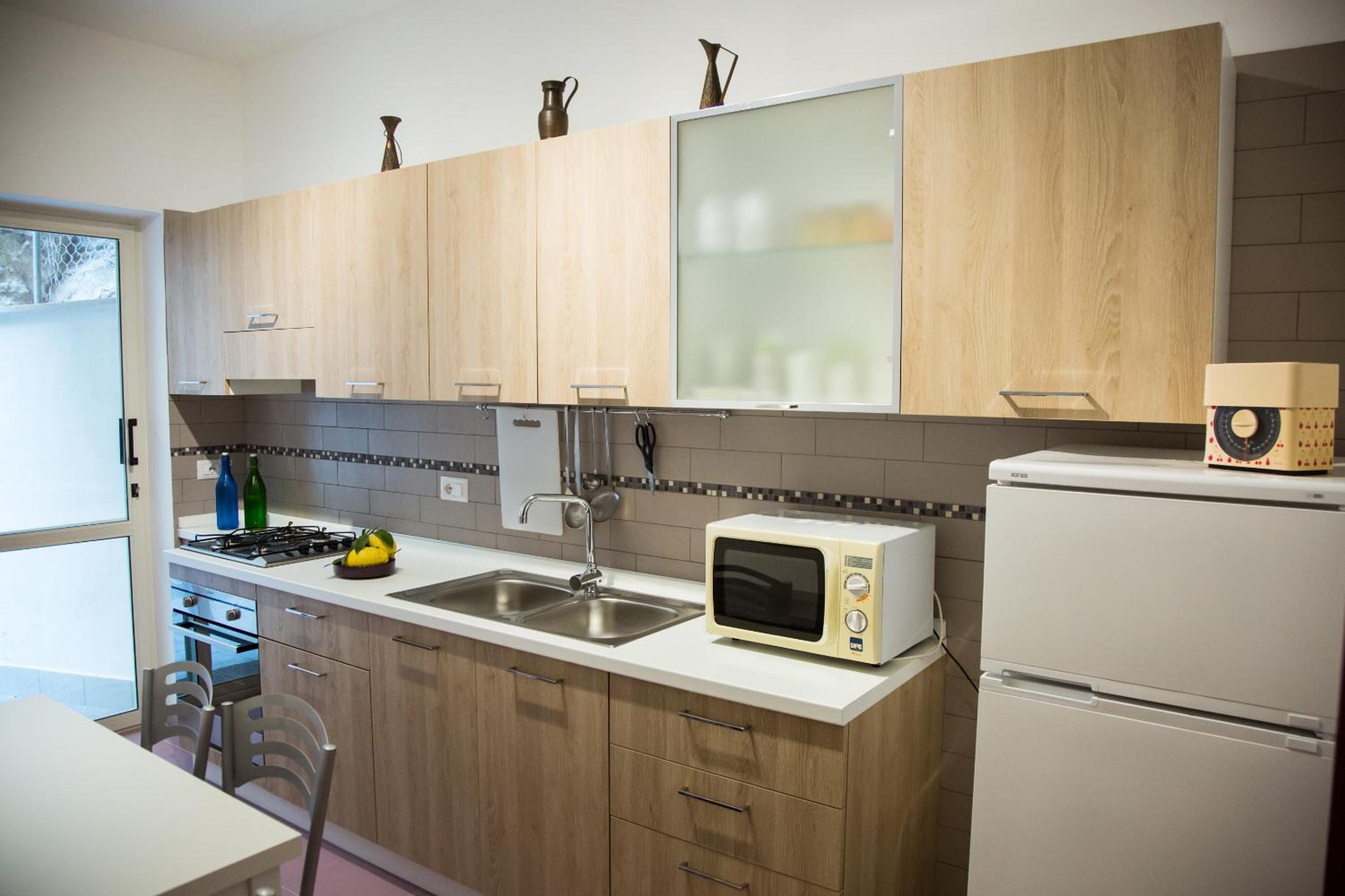 Bouganville & Sea photo 5