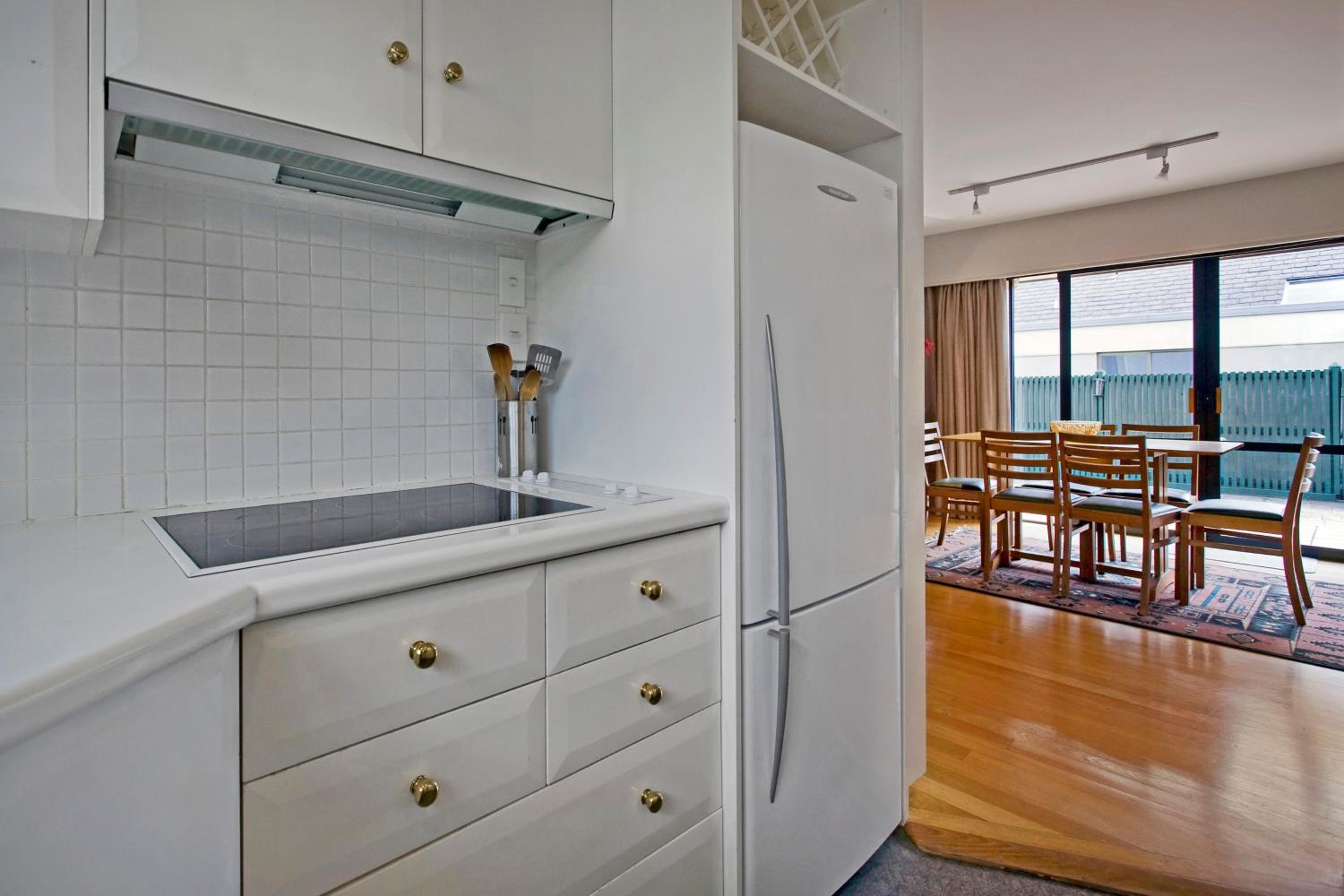 Riverside Villa - In the City by the River!