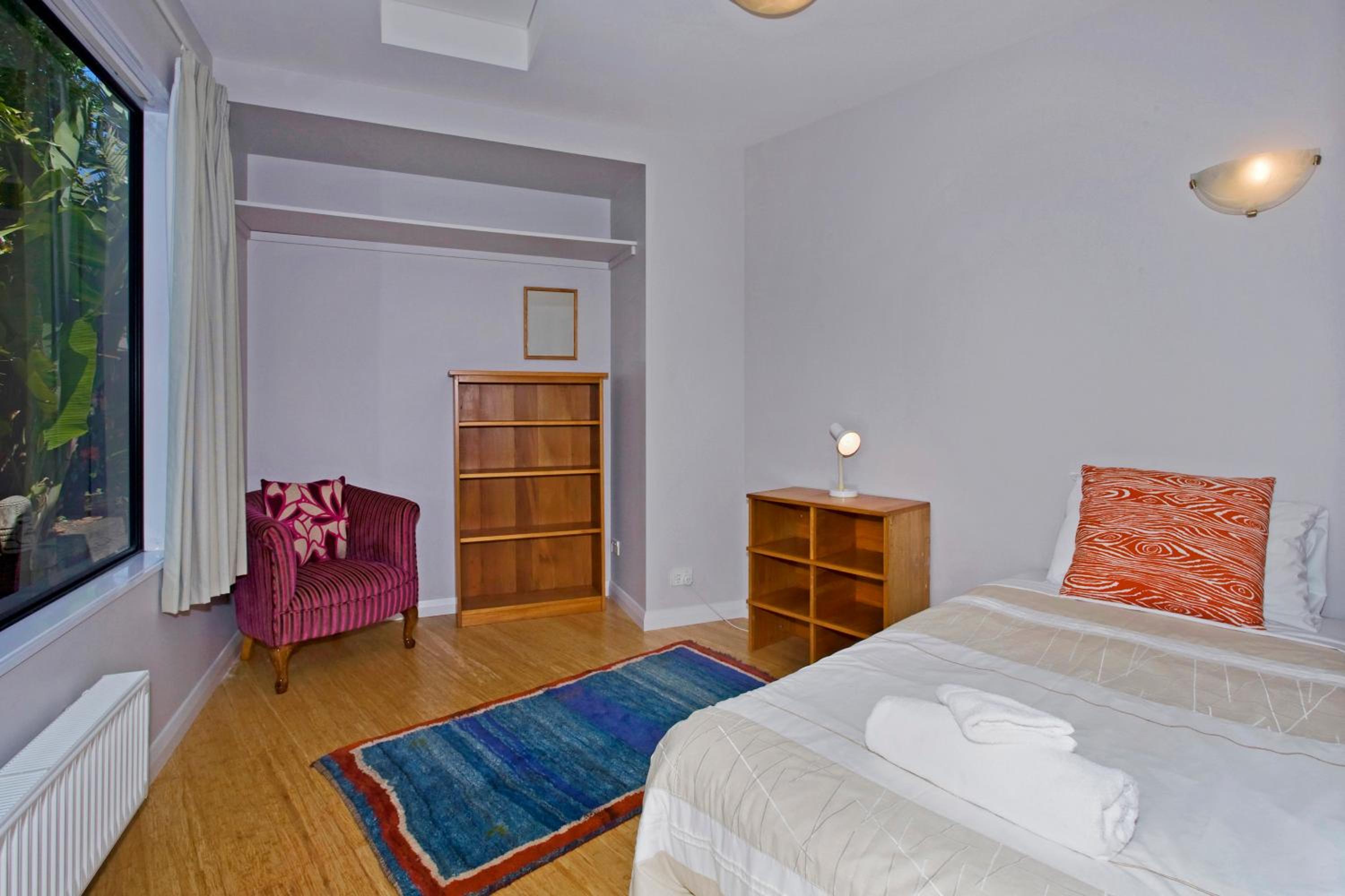 Riverside Villa - In the City by the River!