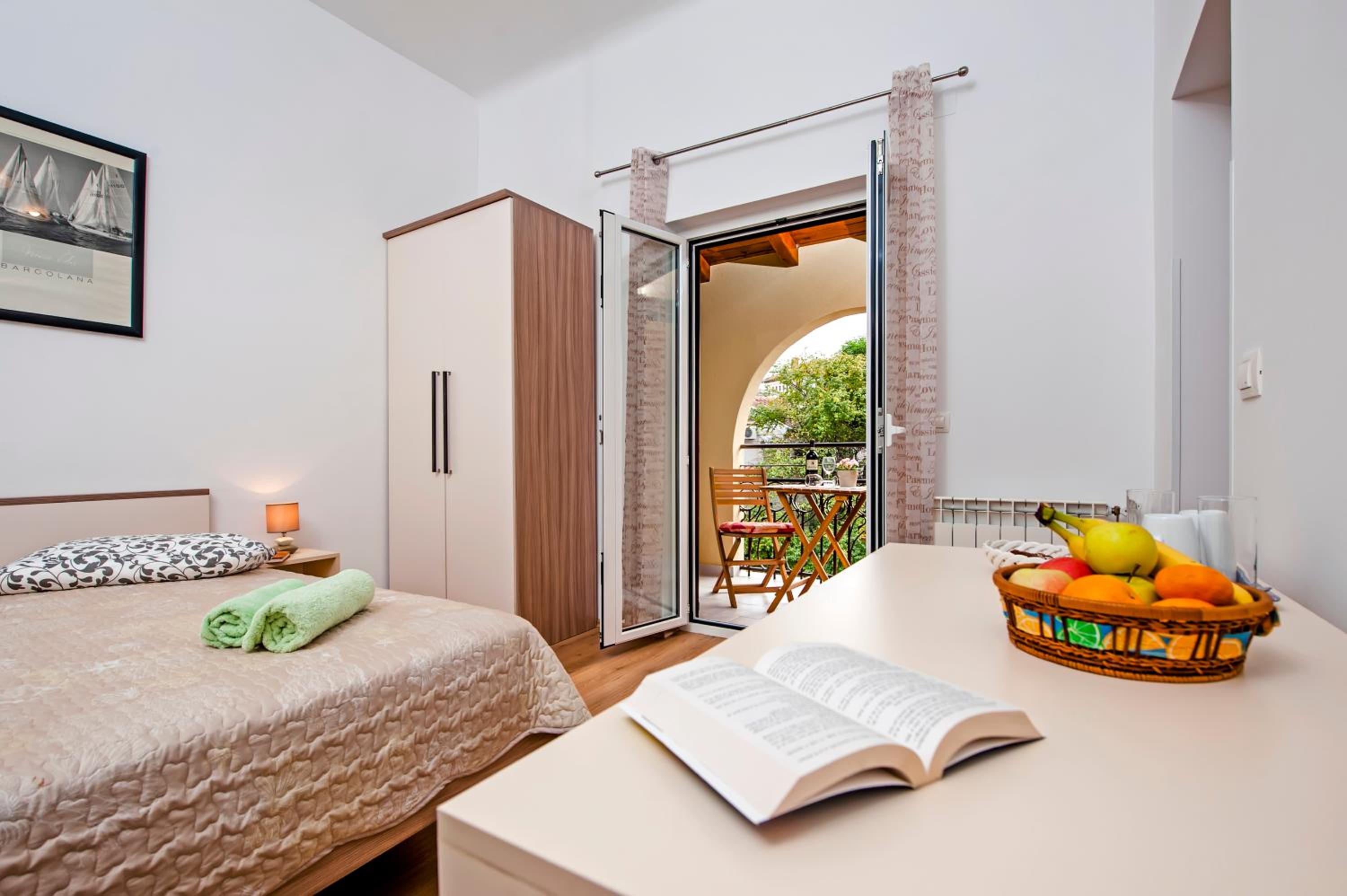 Apartments & Rooms Chiara view 3
