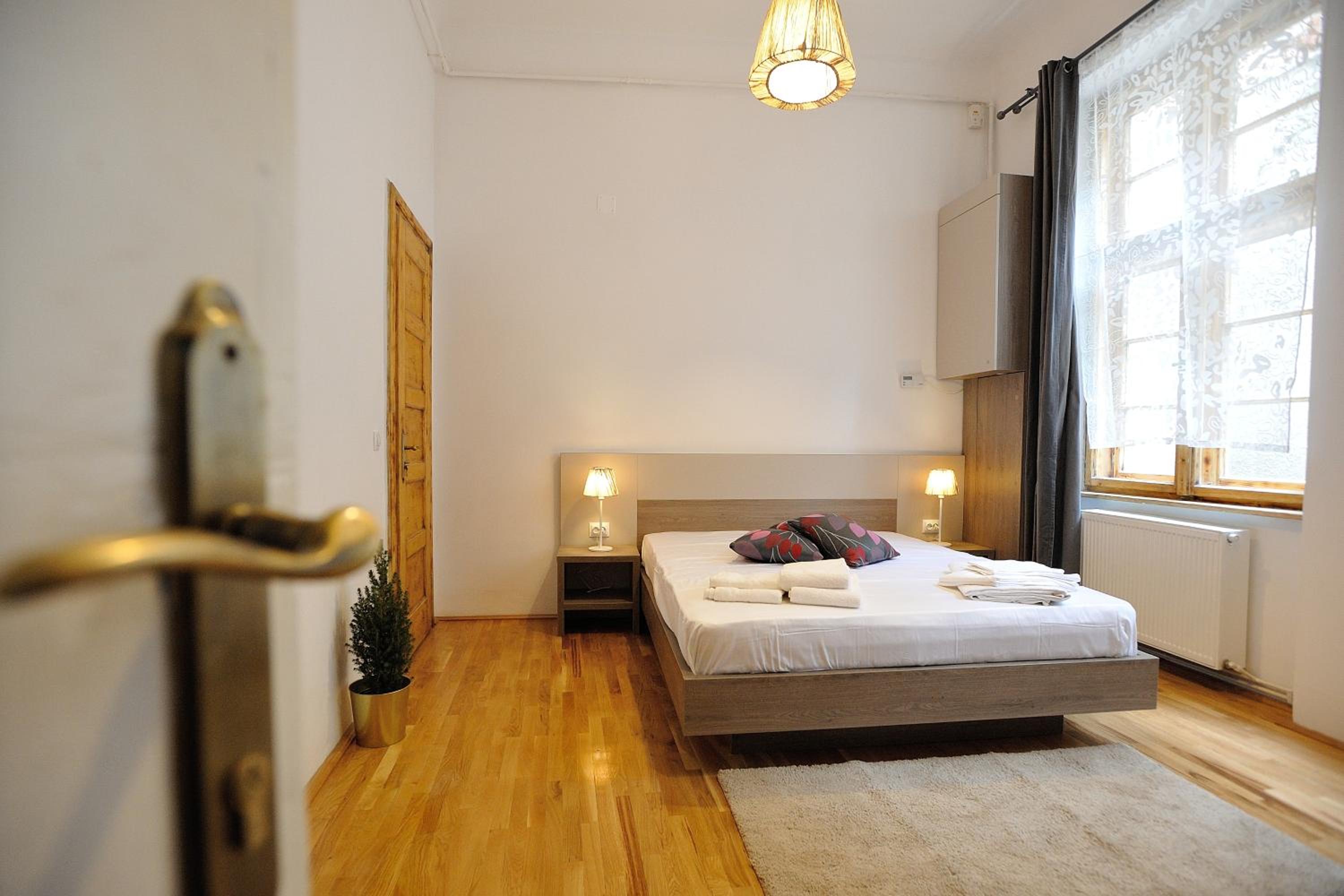 Dinicu Residence - Central Location view 2