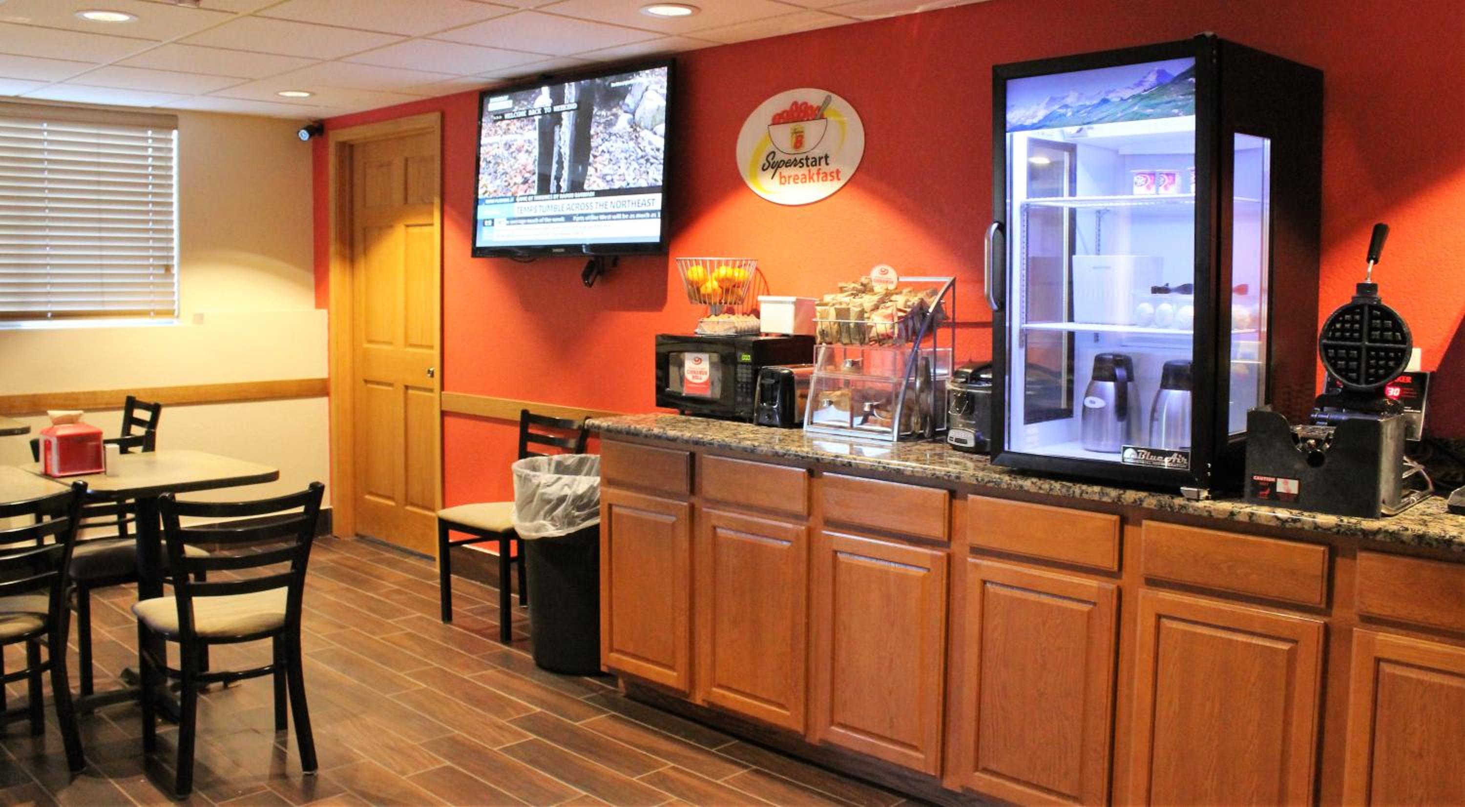 Kearney Vacations - Super 8 by Wyndham Kearney - Property Image 3