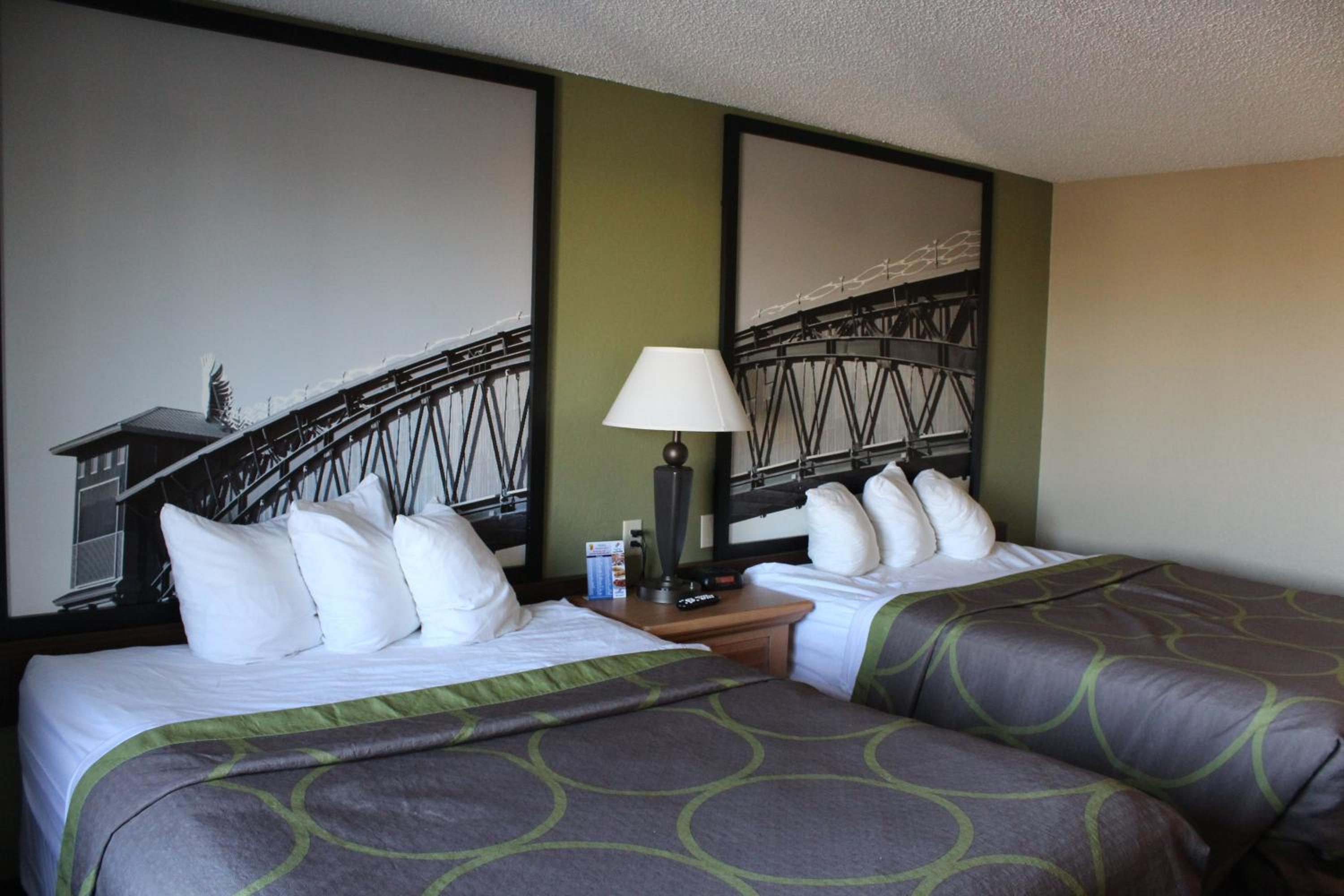 Kearney Vacations - Super 8 by Wyndham Kearney - Property Image 12