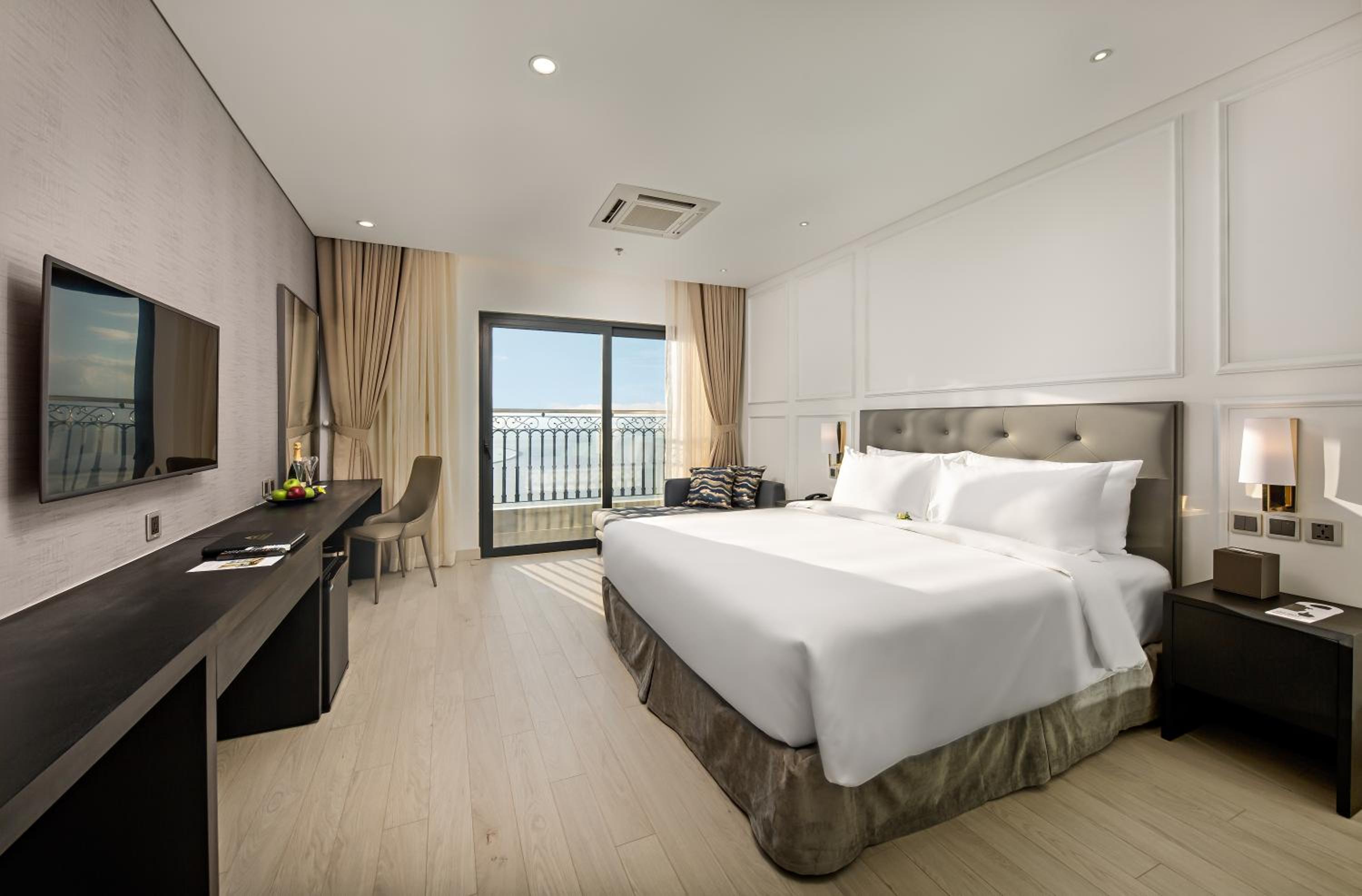 Wyndham Danang Golden Bay 65