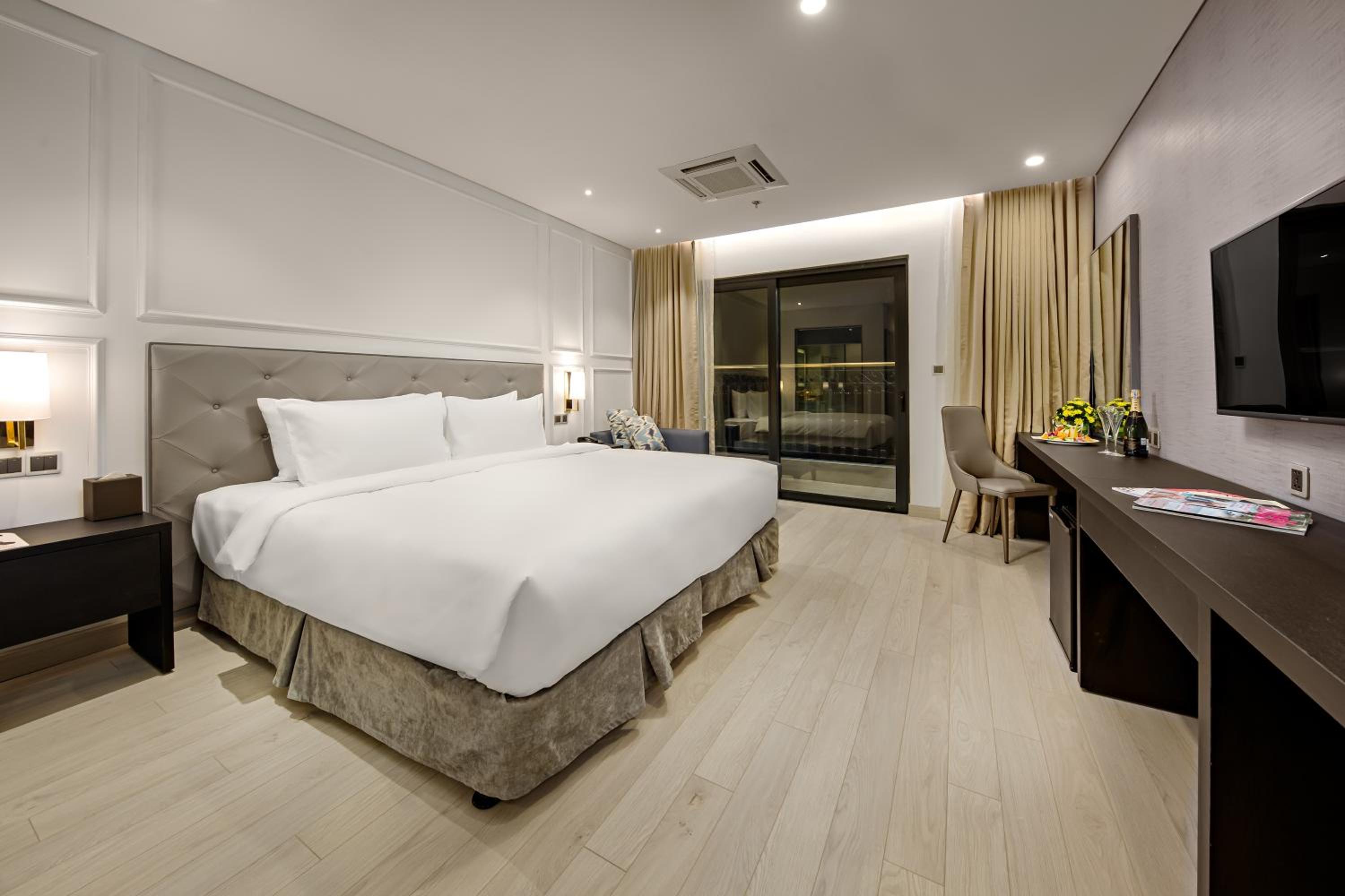 Wyndham Danang Golden Bay 77