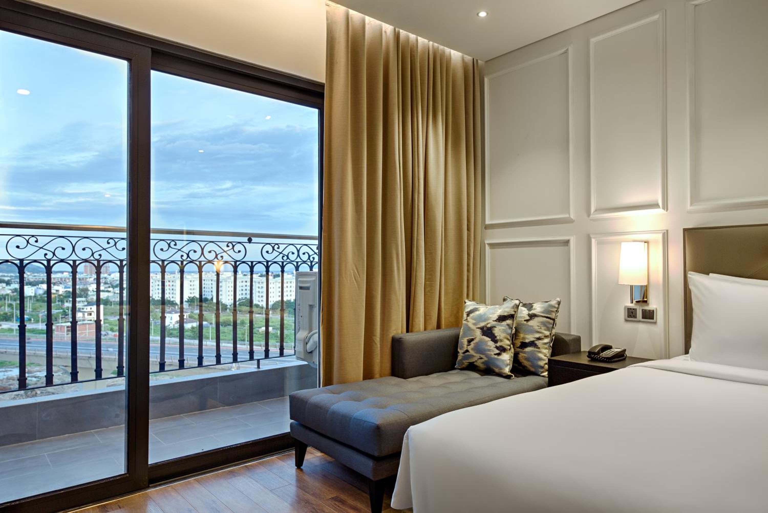 Wyndham Danang Golden Bay 68