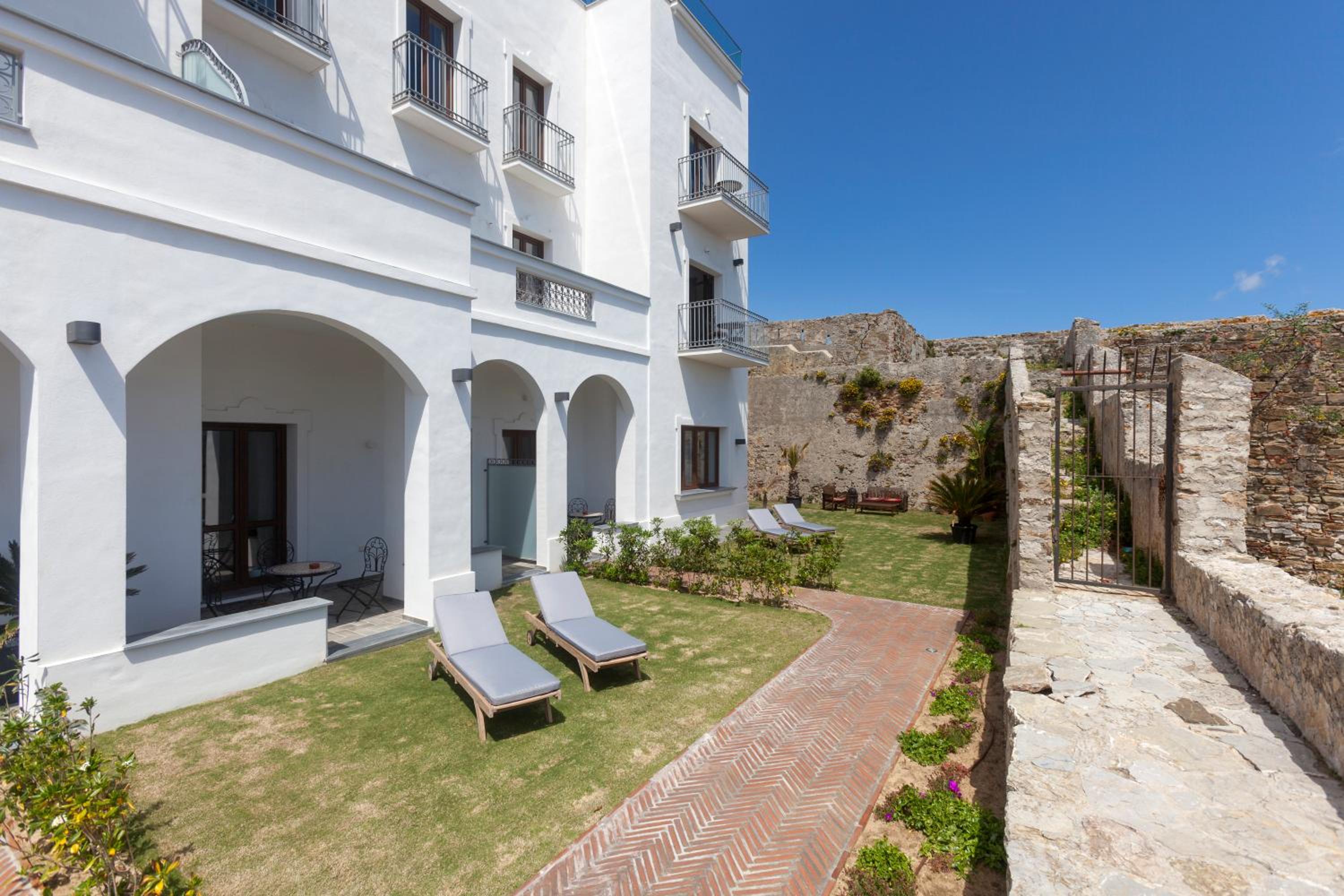 Apartamentos La Residencia Tarifa
