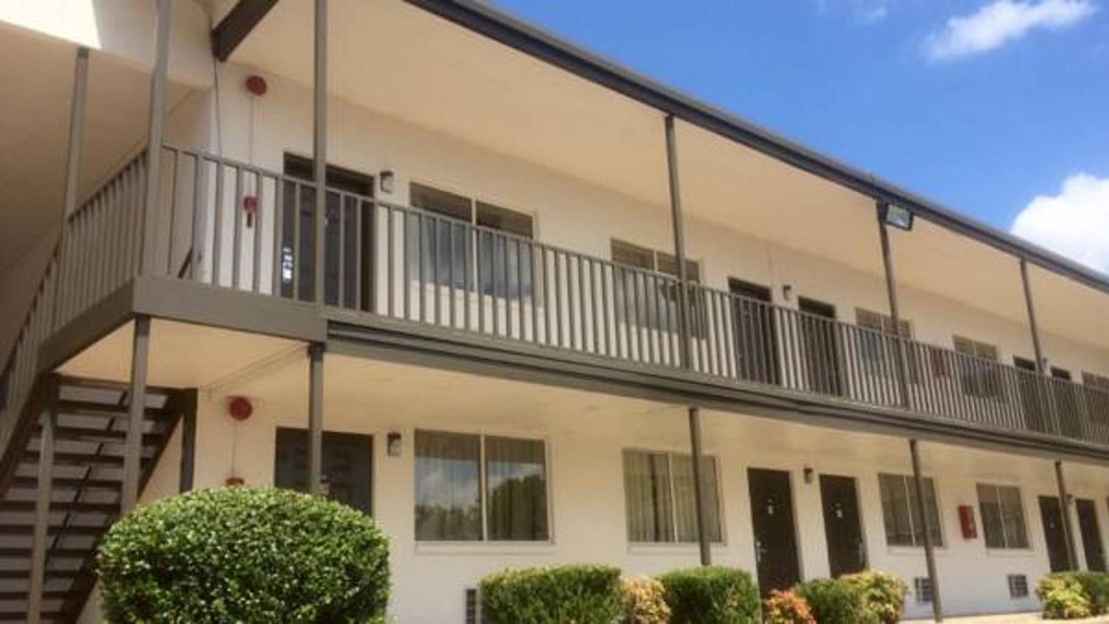 Longview Vacations - Knights Inn Longview - Property Image 28