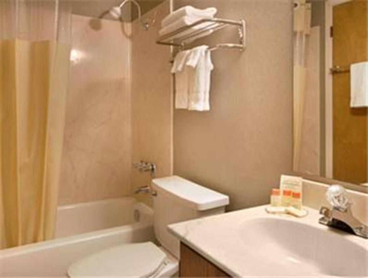 Longview Vacations - Knights Inn Longview - Property Image 10