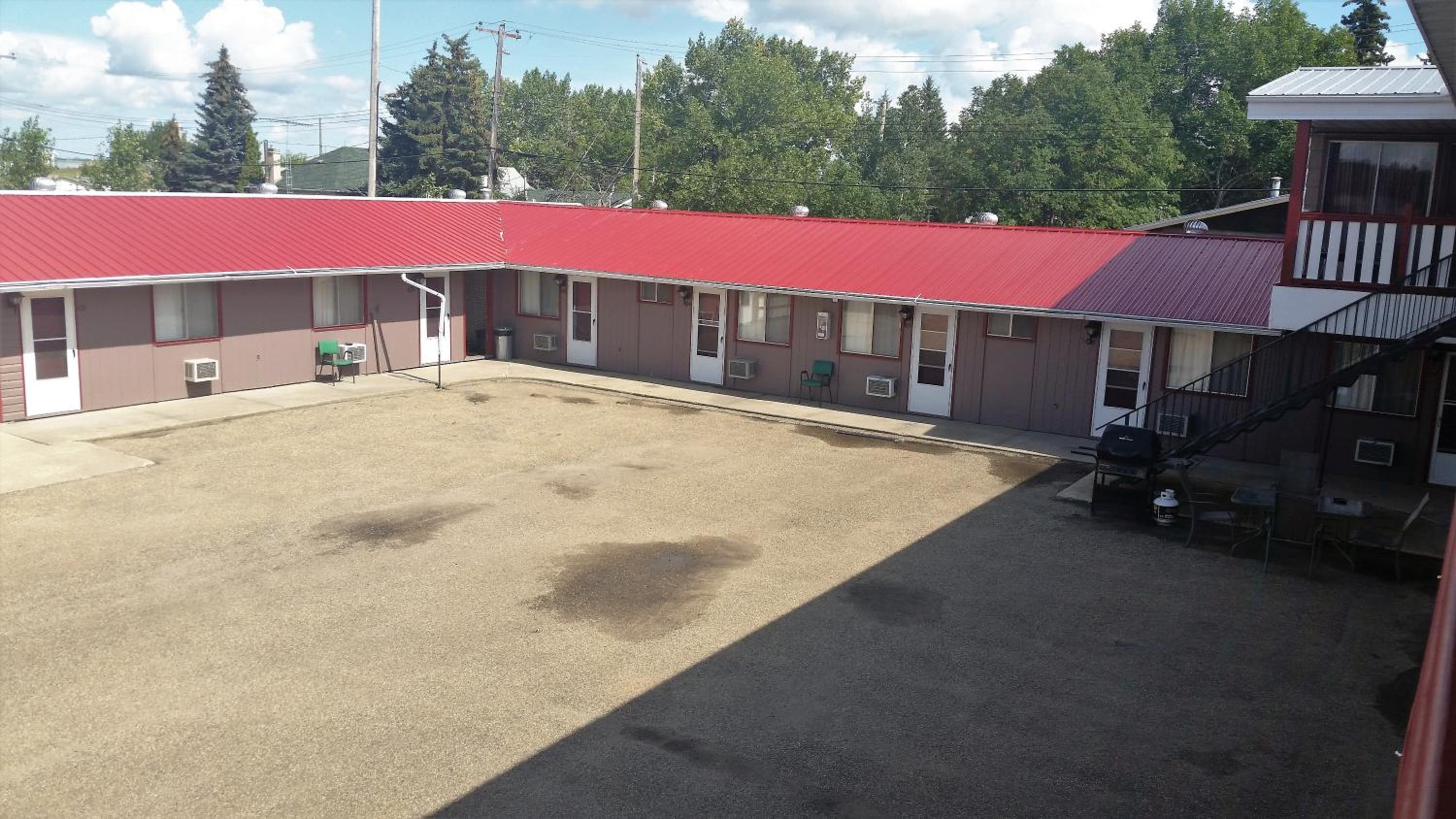 Viking Lamplighter Motel view 3