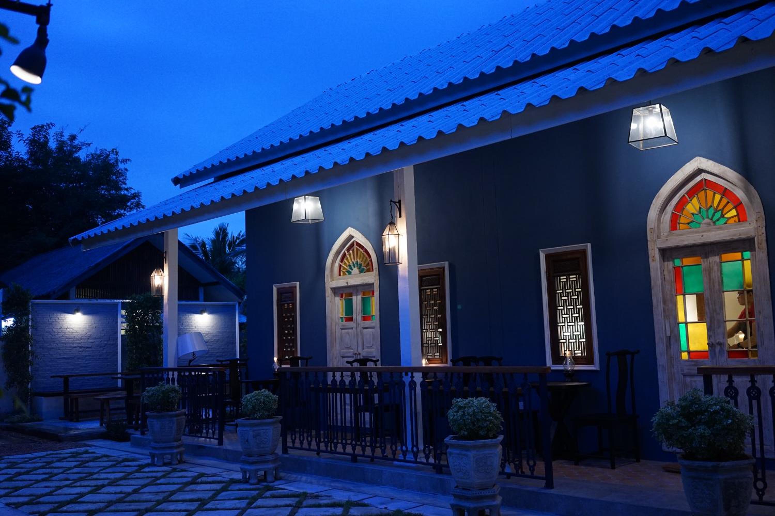 Tharaburi Resort
