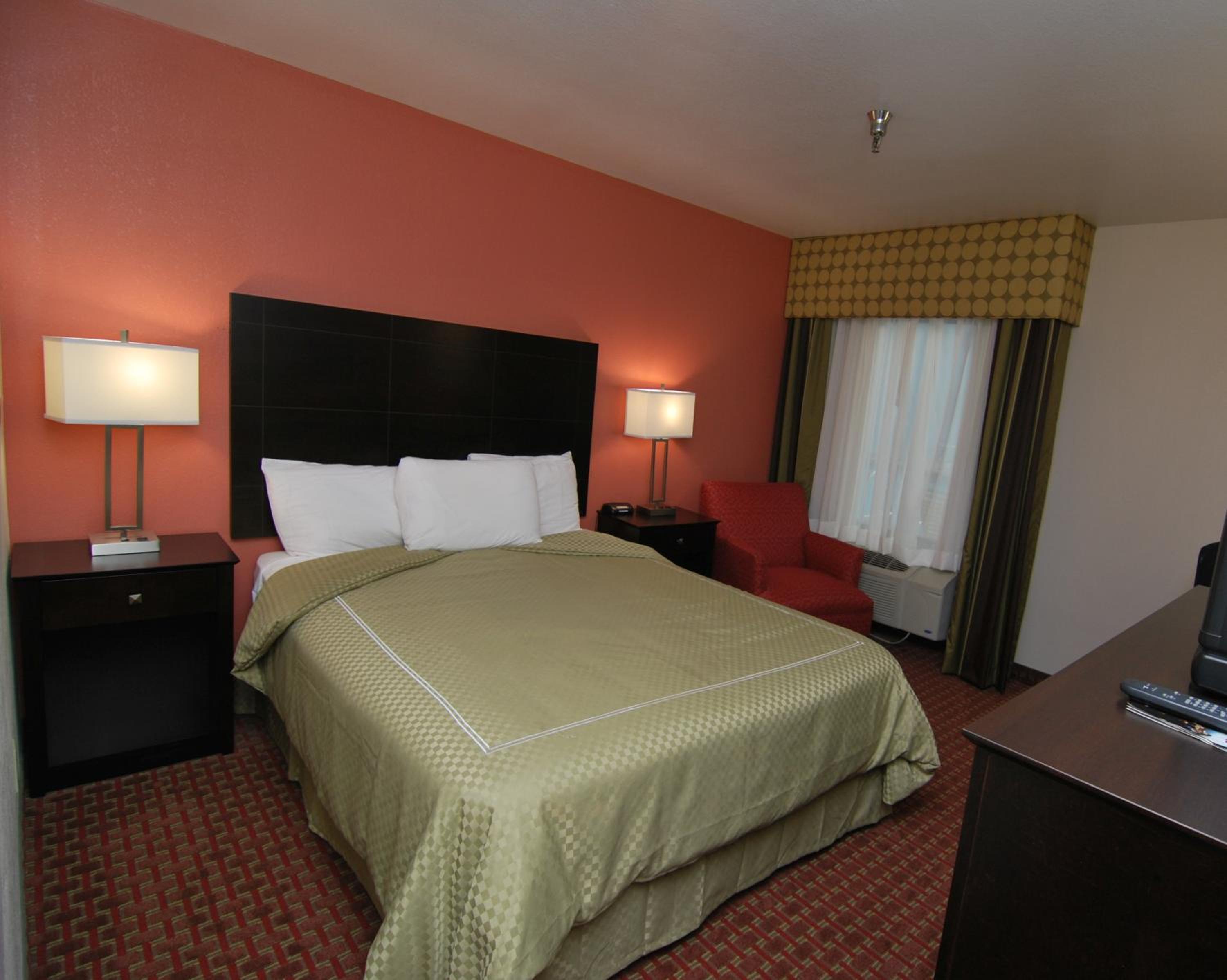 AmericInn by Wyndham Johnston Des Moines