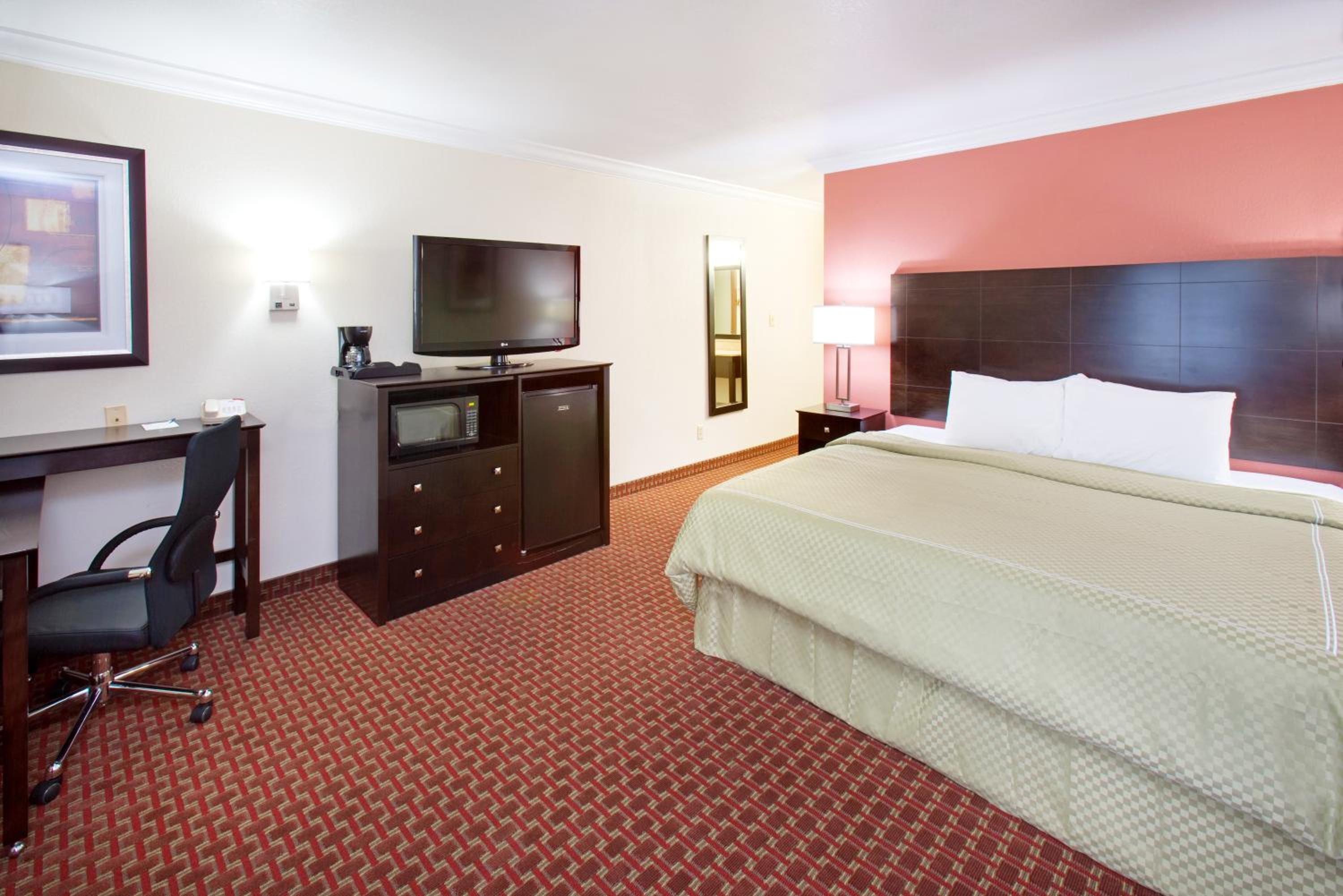 AmericInn by Wyndham Johnston Des Moines