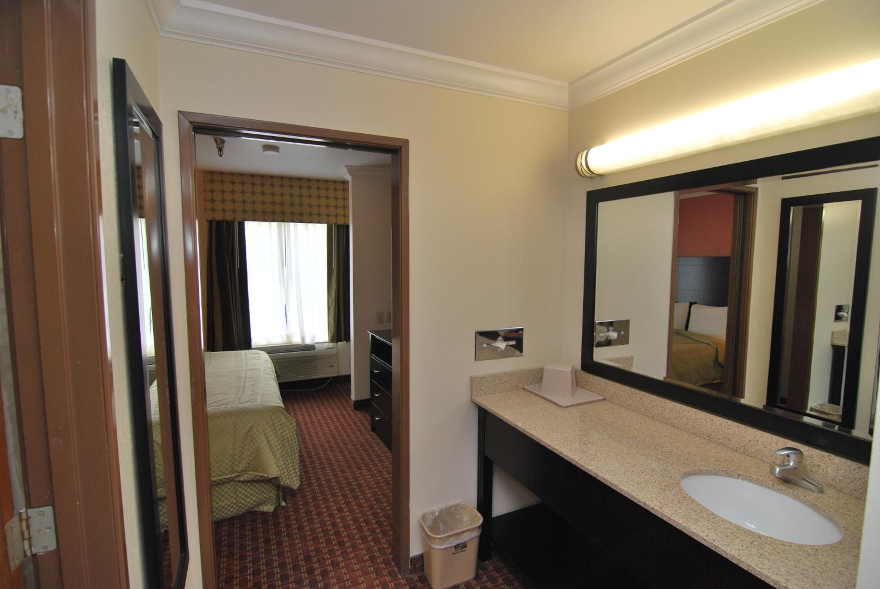 AmericInn by Wyndham Johnston Des Moines