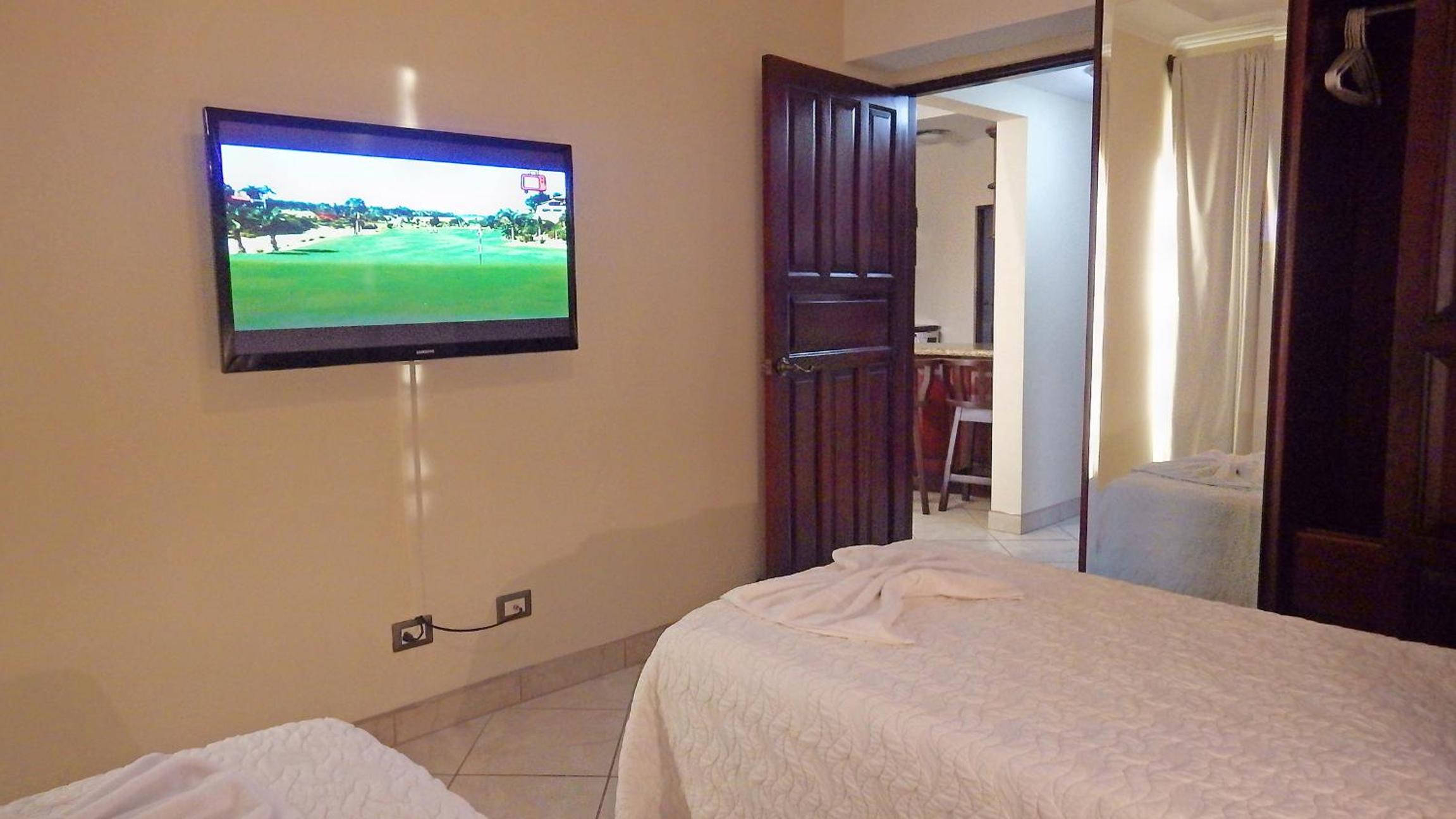 The Oaks Tamarindo Pool Front Condominiums fast wifi