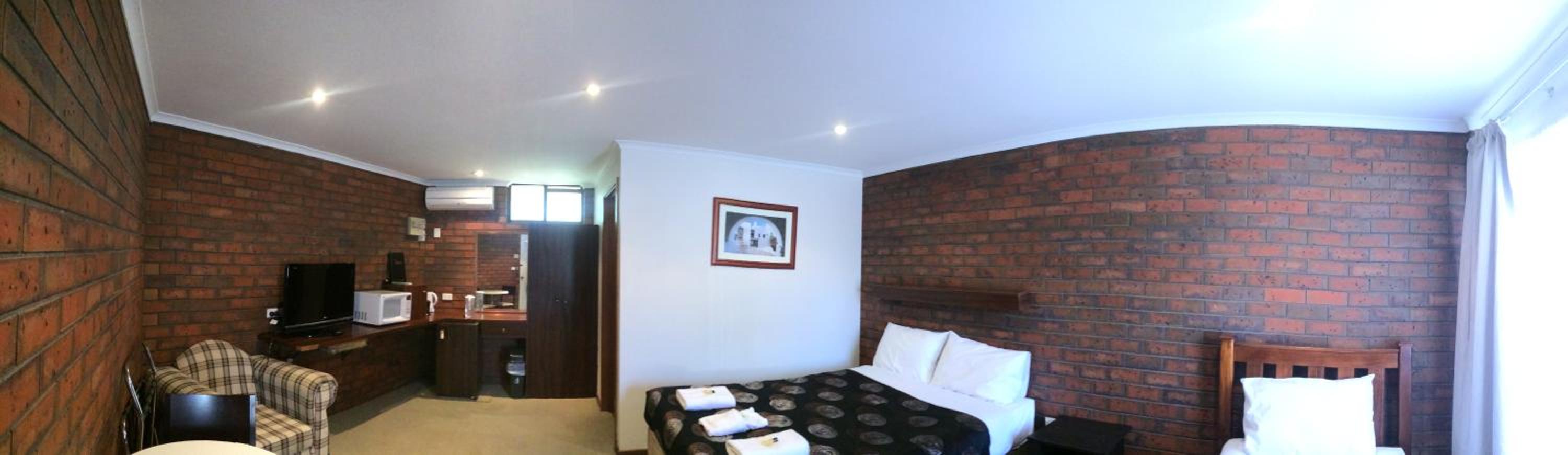 Golden Country Motel and Caravan Park