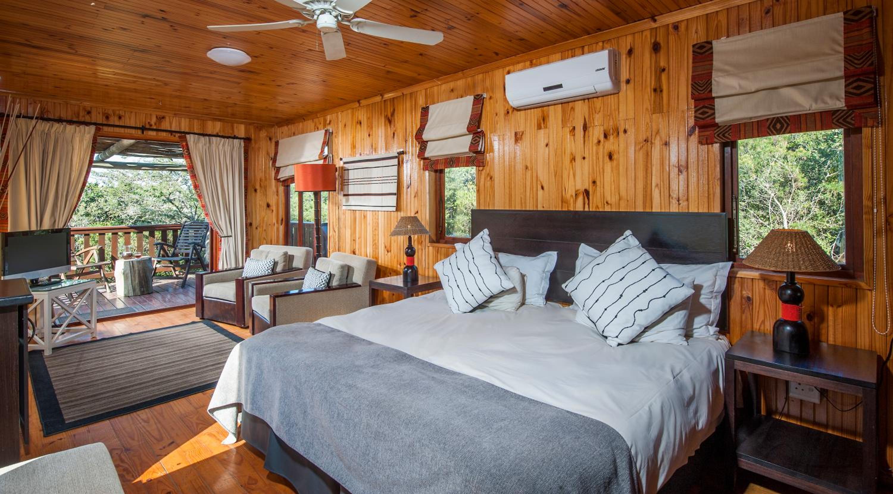 Kariega Game Reserve Main Lodge view 4