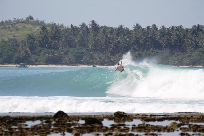 Oseda Nias Surf House