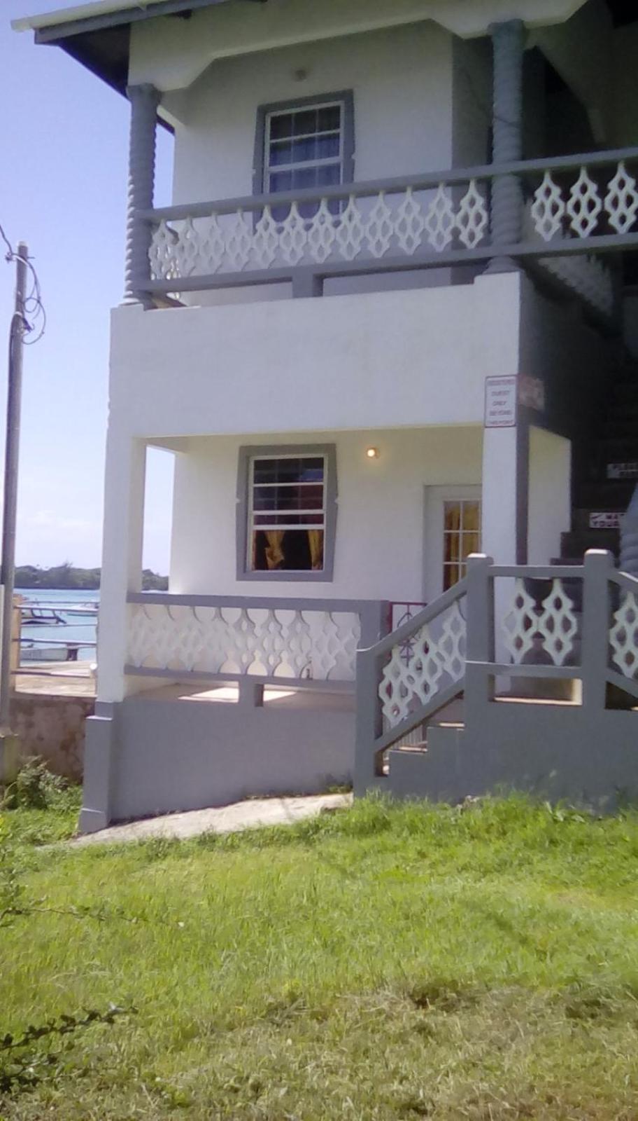 Memories Cottage and Apartments view 2