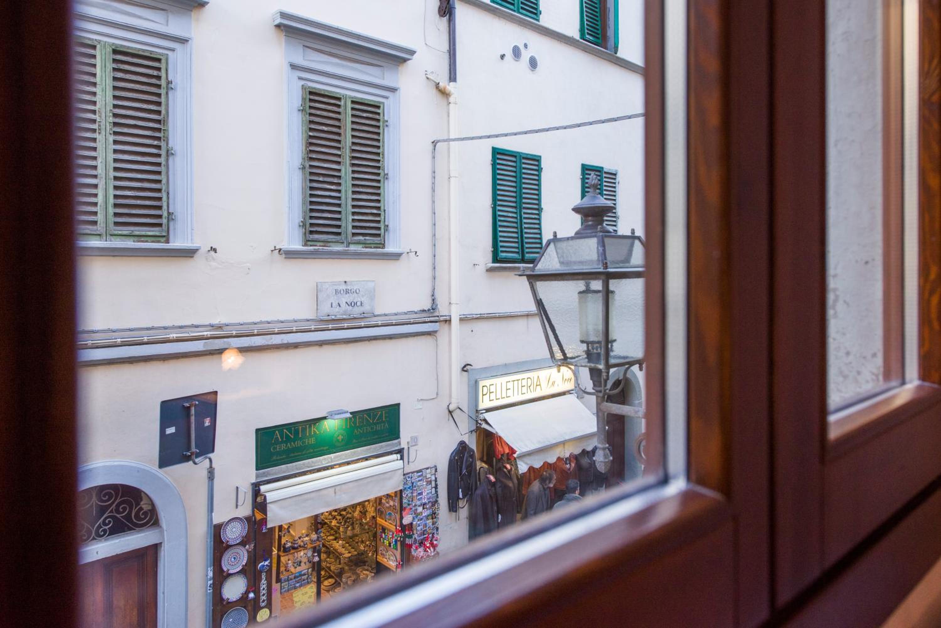GuestHost - San Lorenzo Charm - Florence Nook