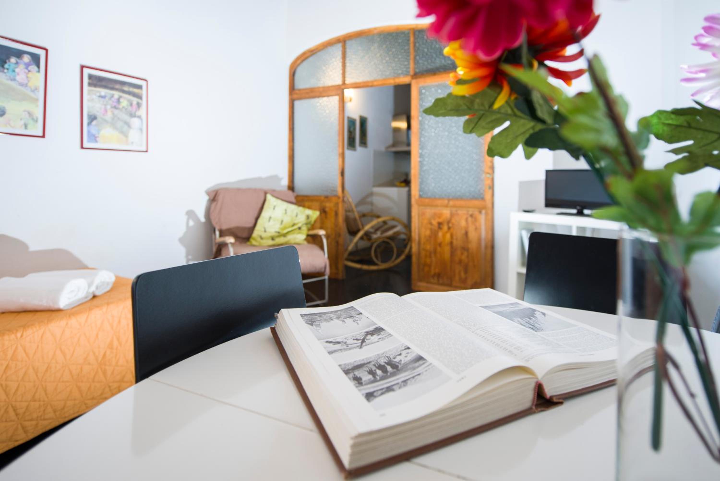 GuestHost - San Lorenzo Charm - Florence Nook
