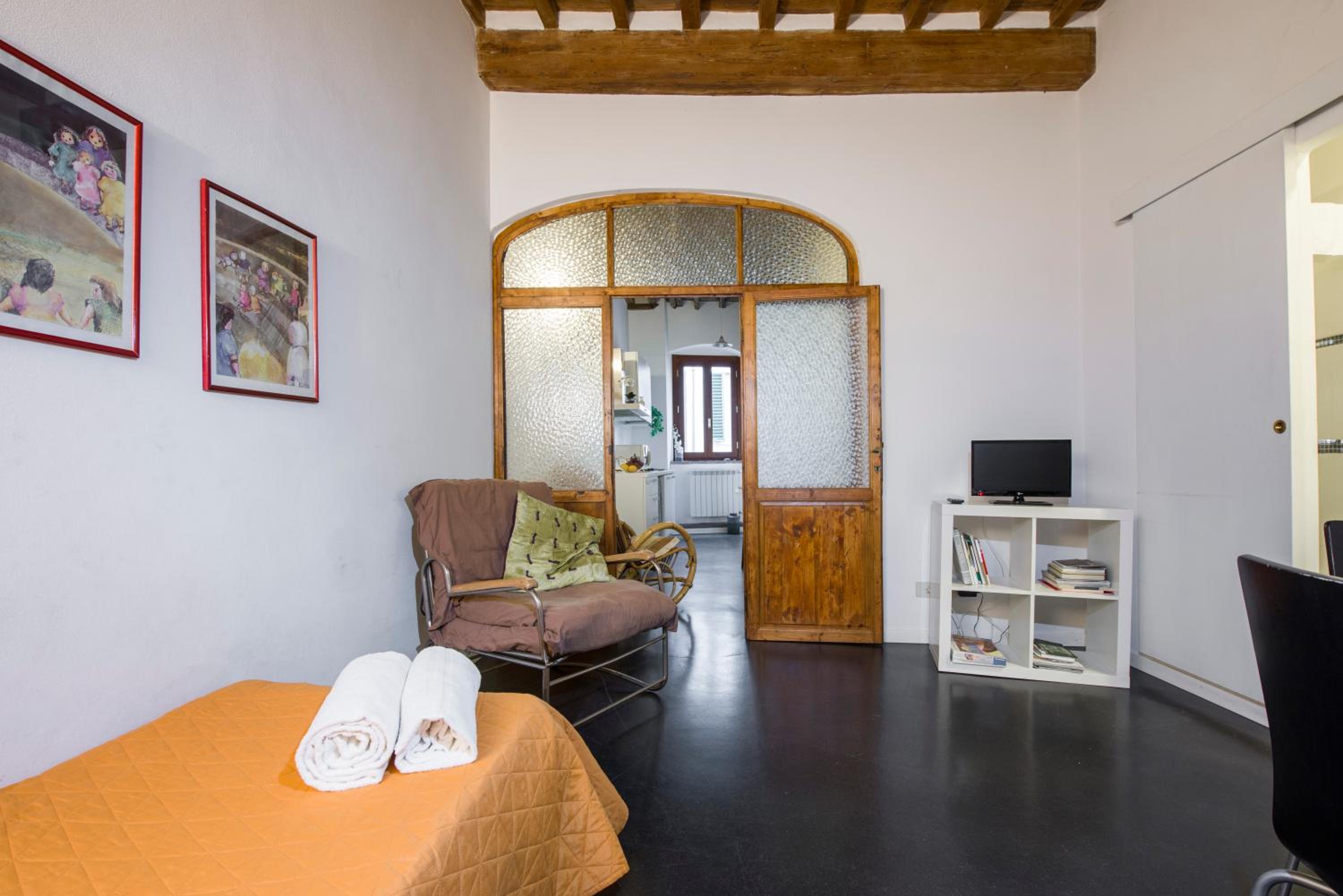 GuestHost - San Lorenzo Charm - Florence Nook