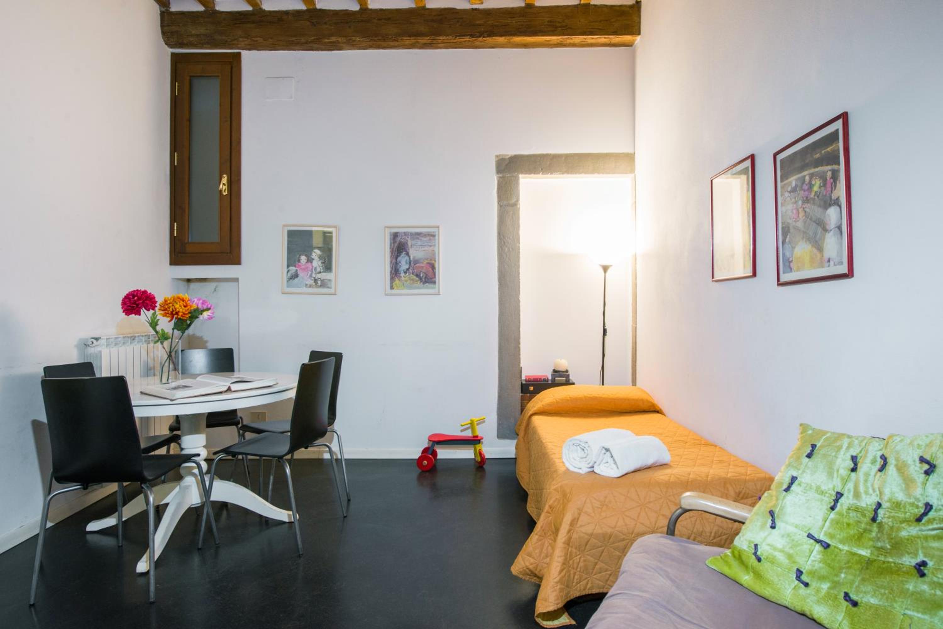 GuestHost - San Lorenzo Charm - Florence Nook