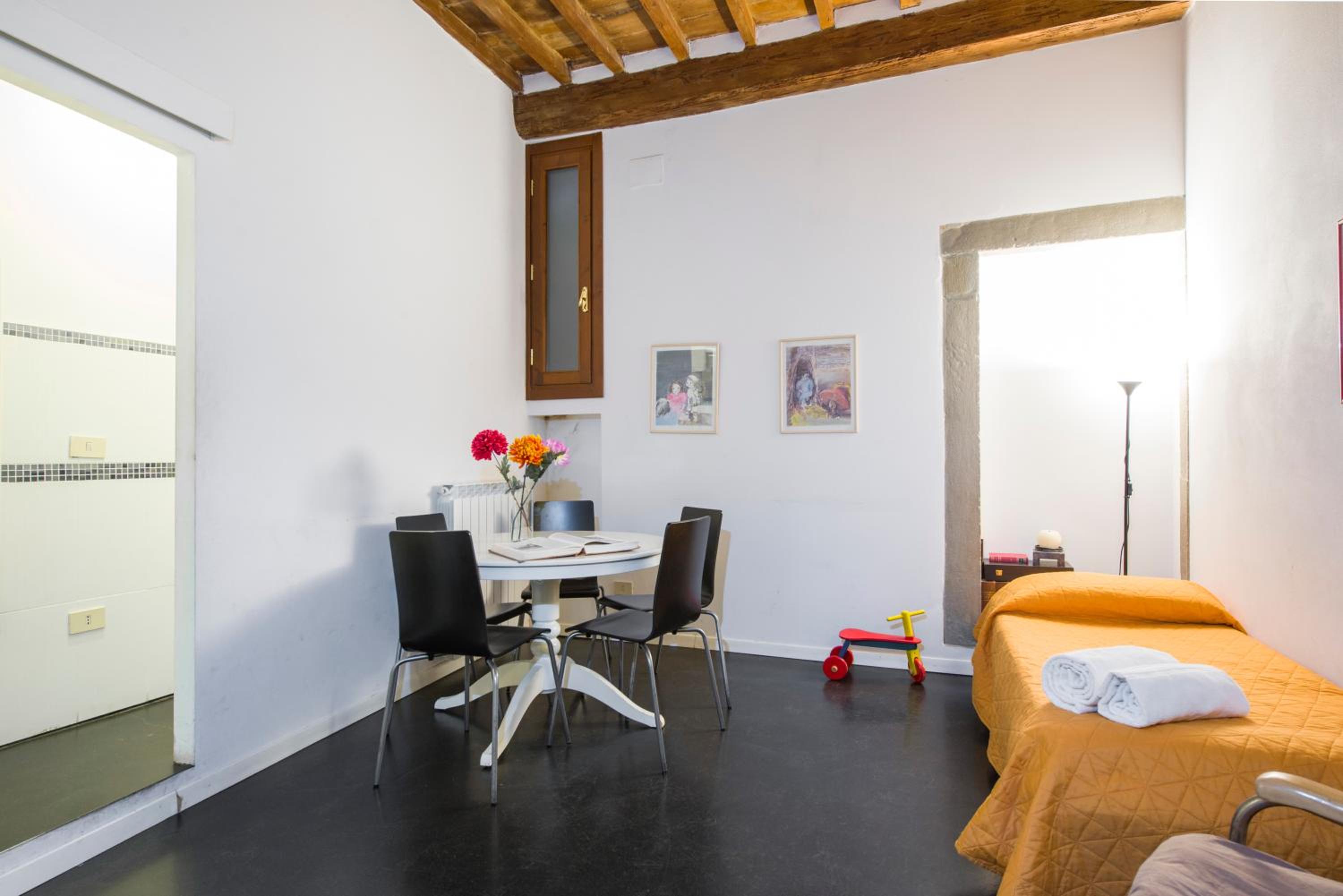 GuestHost - San Lorenzo Charm - Florence Nook