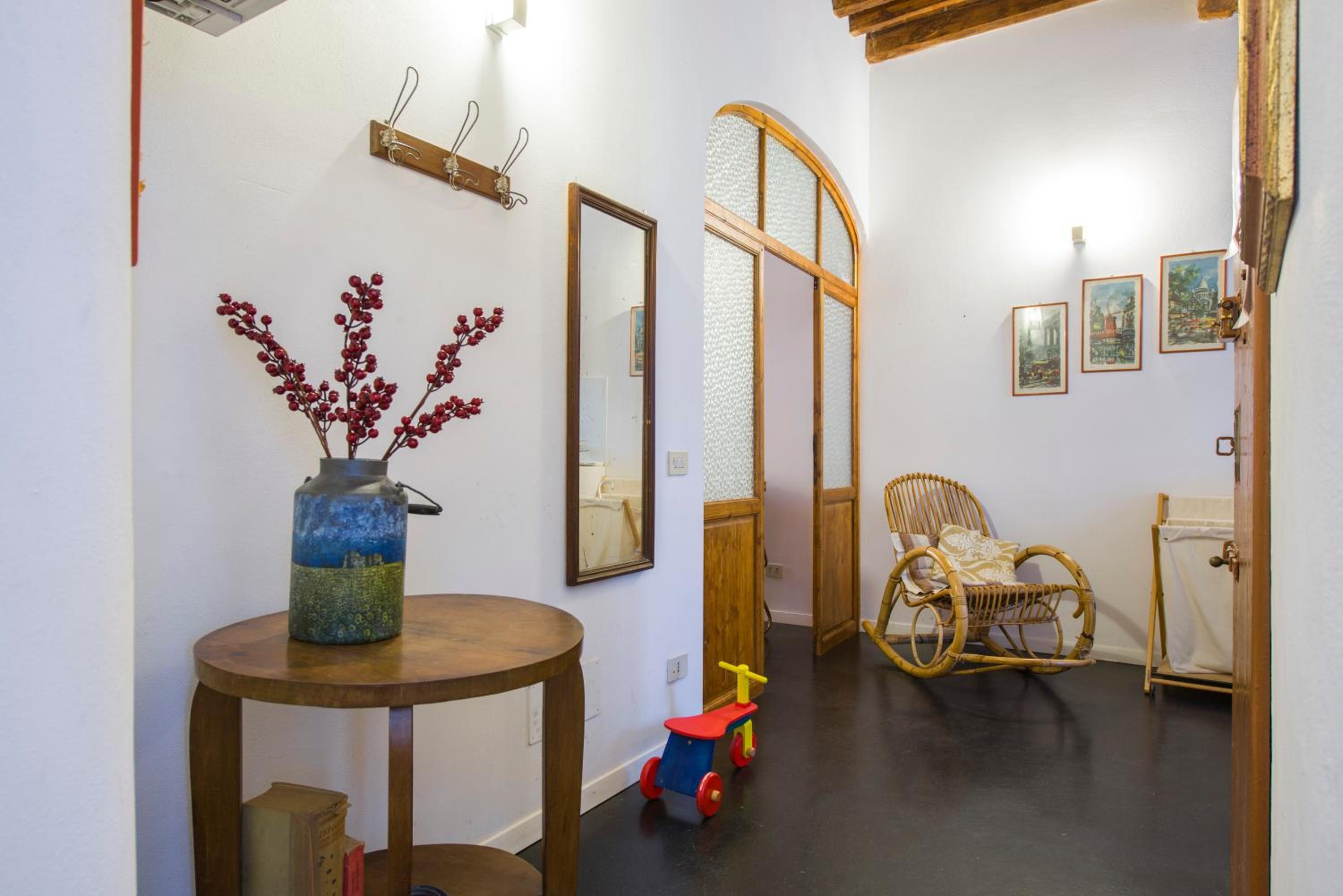 GuestHost - San Lorenzo Charm - Florence Nook