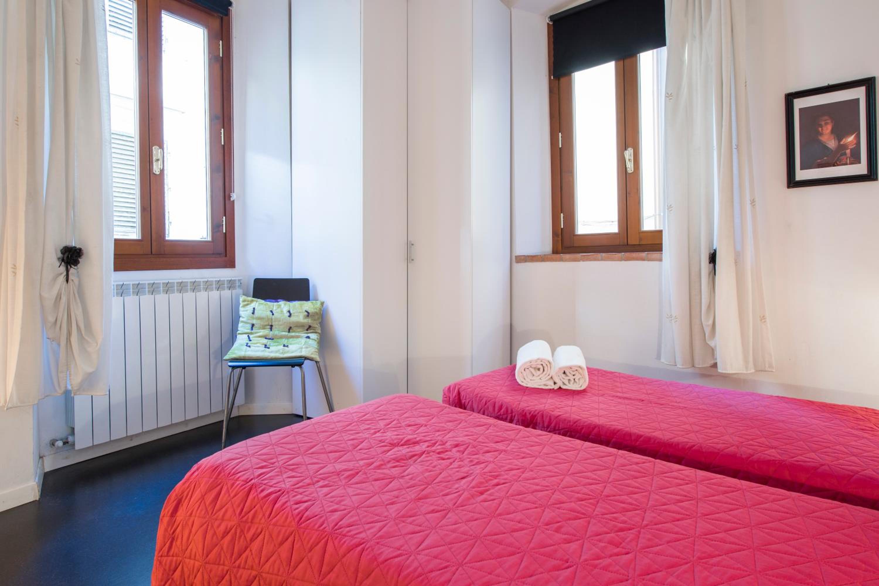 GuestHost - San Lorenzo Charm - Florence Nook