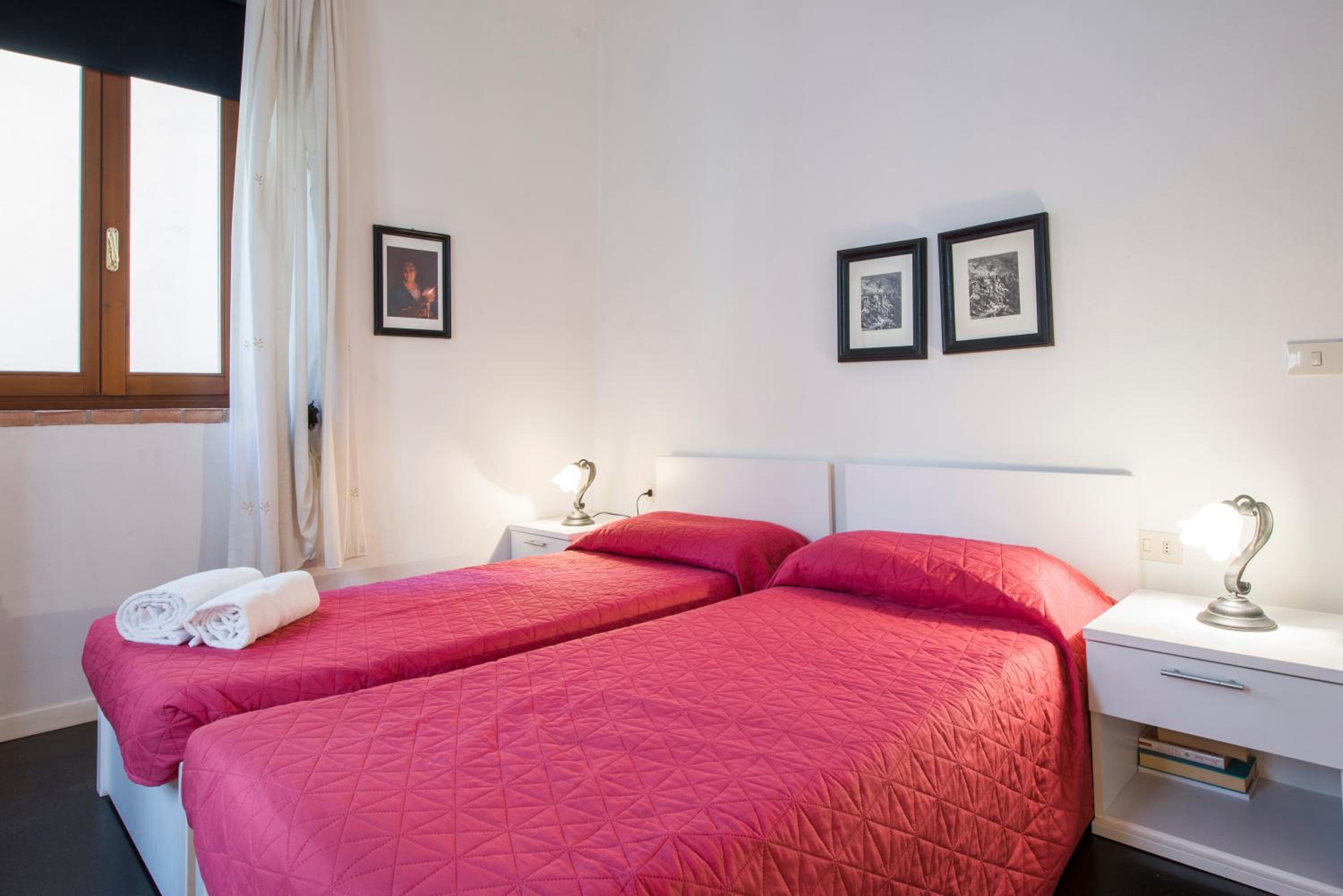 GuestHost - San Lorenzo Charm - Florence Nook