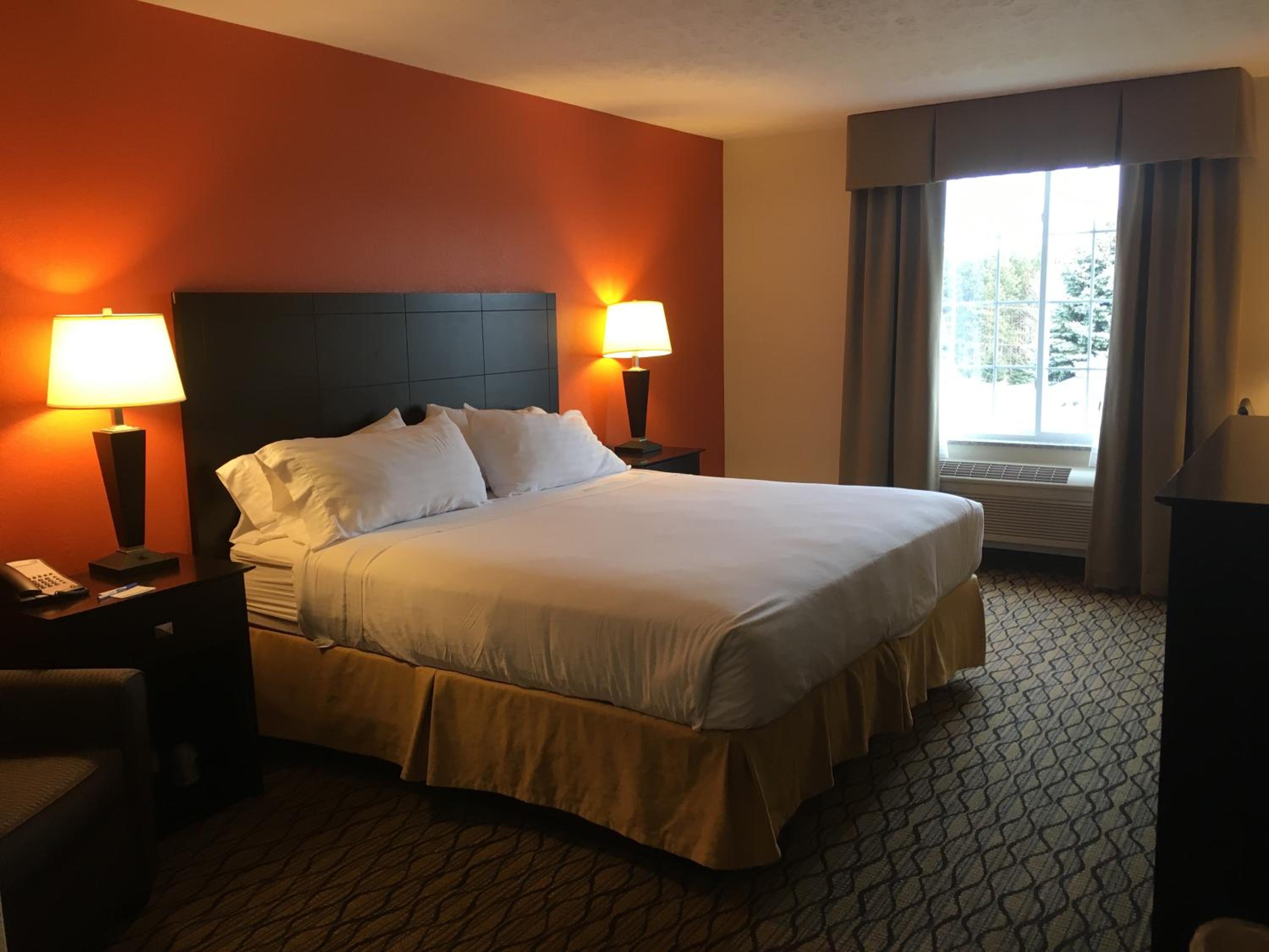 Cadillac Vacations - Holiday Inn Express Hotel Suites Cadillac, an IHG Hotel - Property Image 13