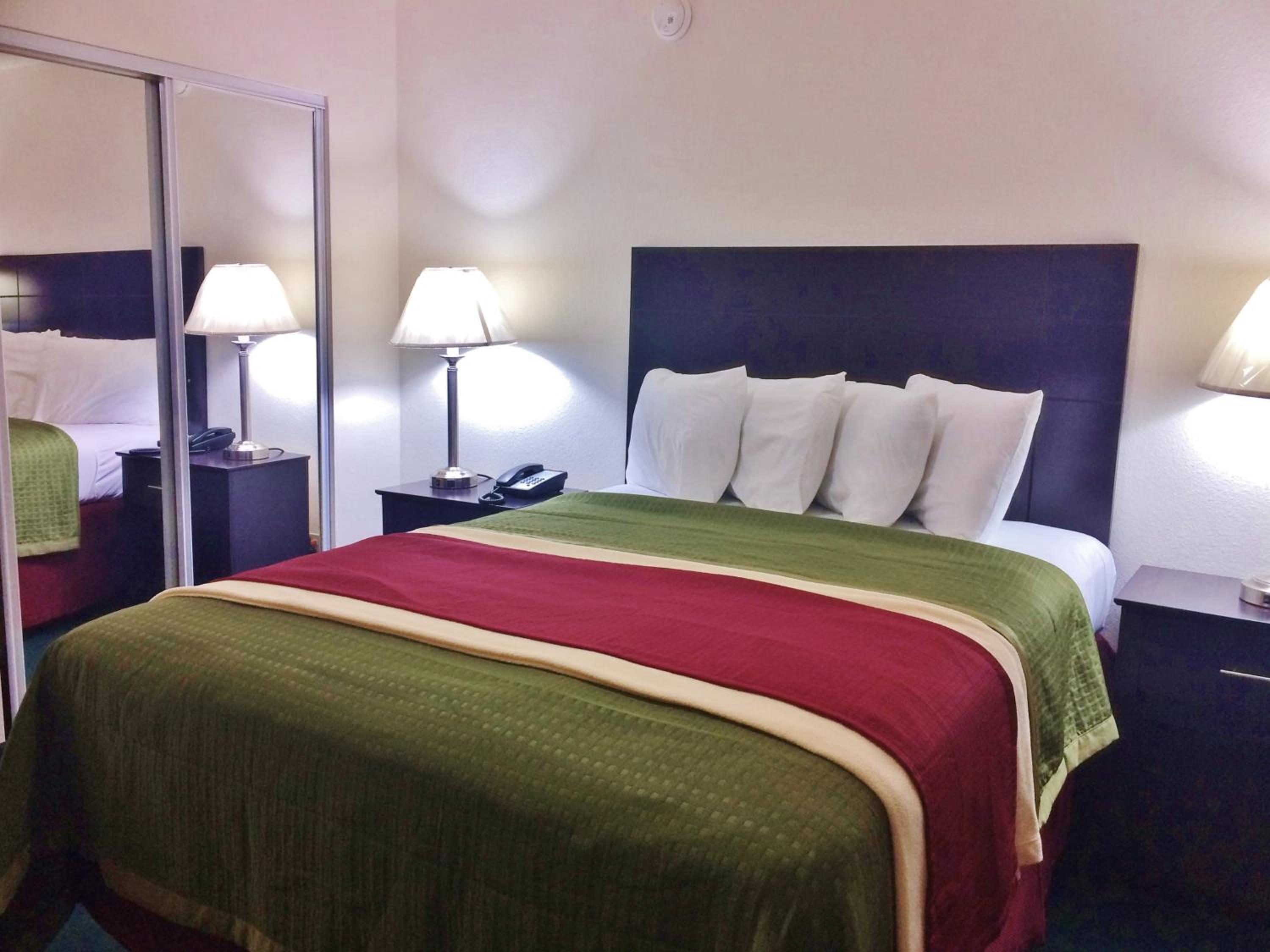 Travel Inn & Suites, photo 37