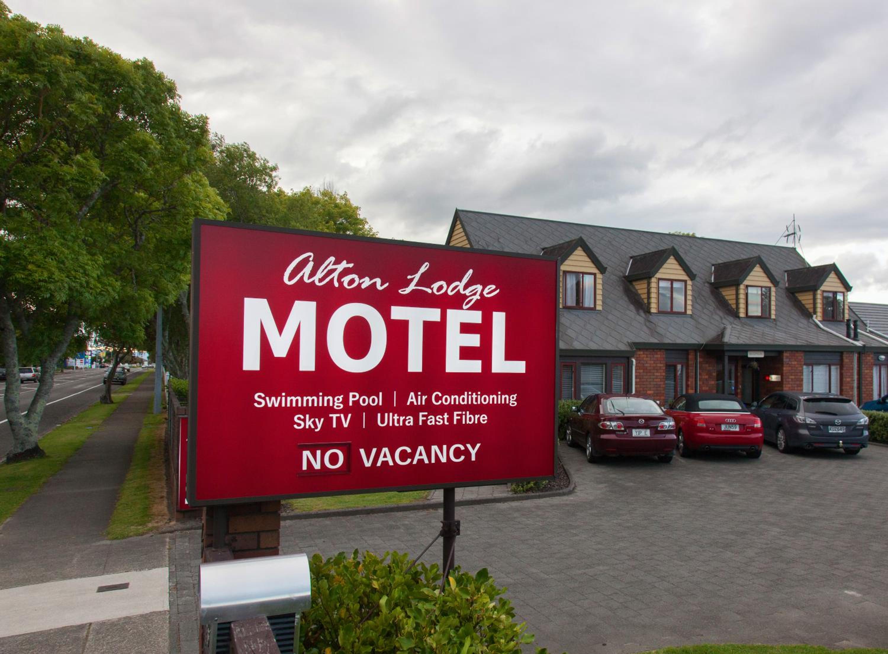 Alton Lodge Motel view 2