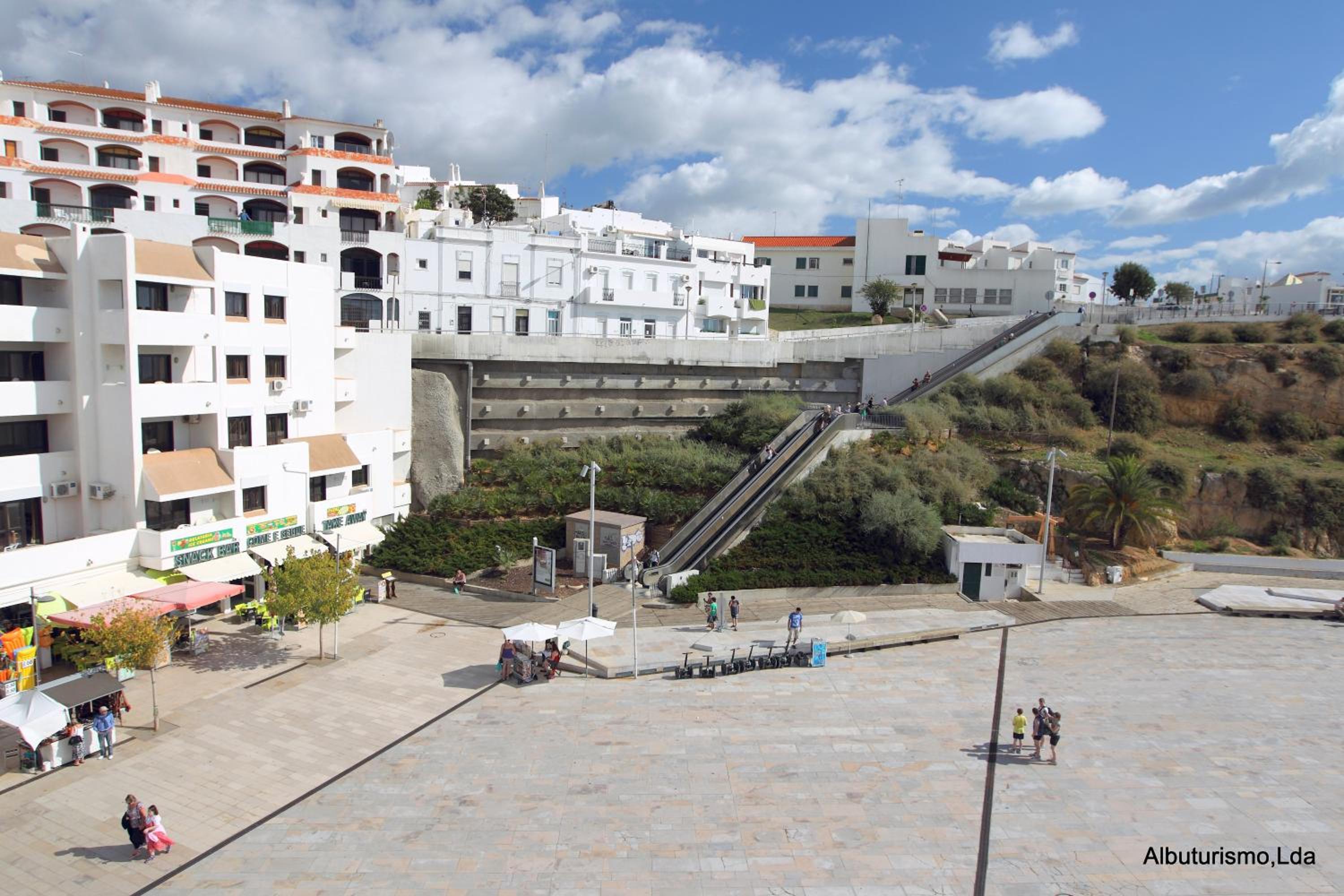 Edificio Albufeira Apartamentos A. Local - Albuturismo Lda