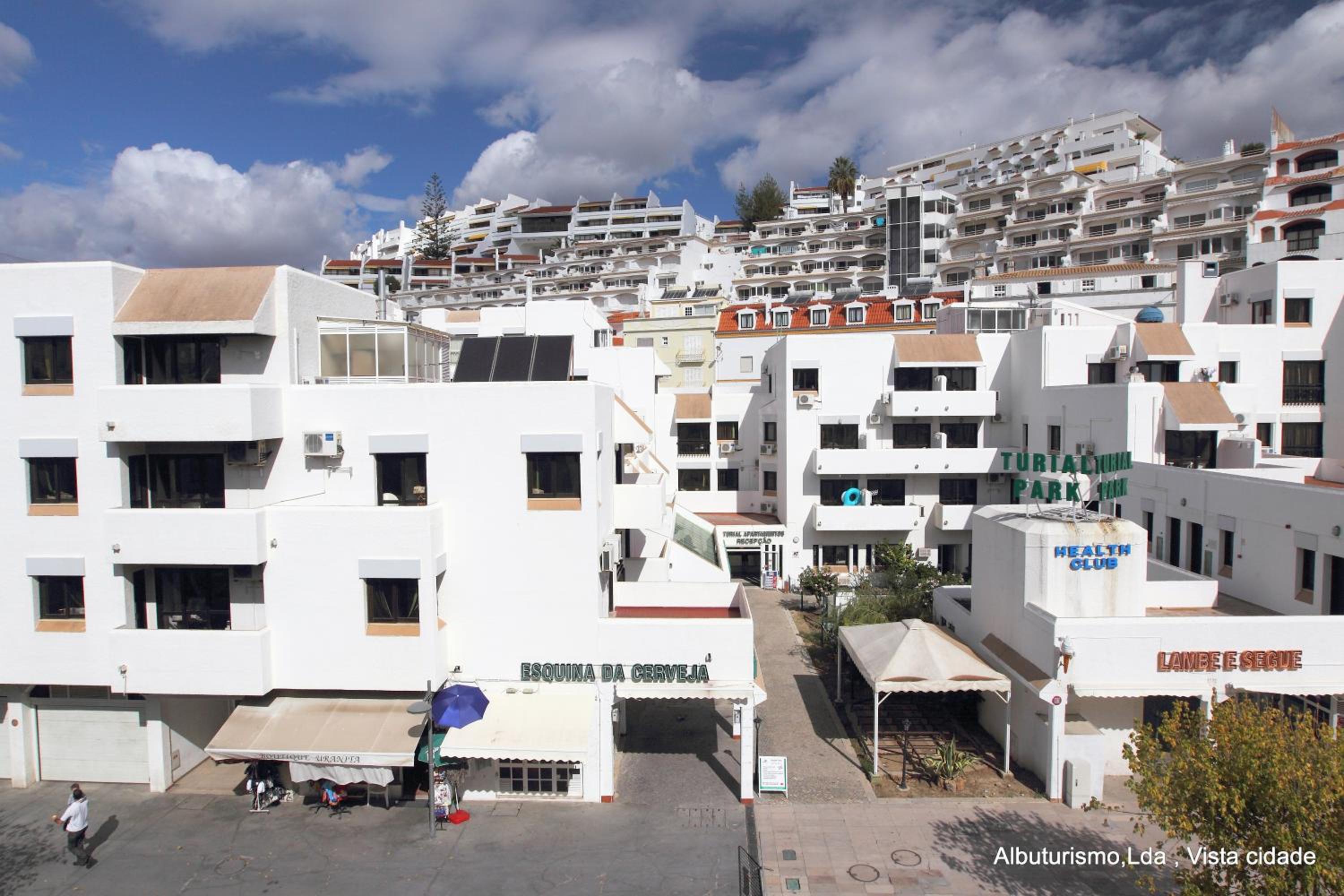 Edificio Albufeira Apartamentos A. Local - Albuturismo Lda