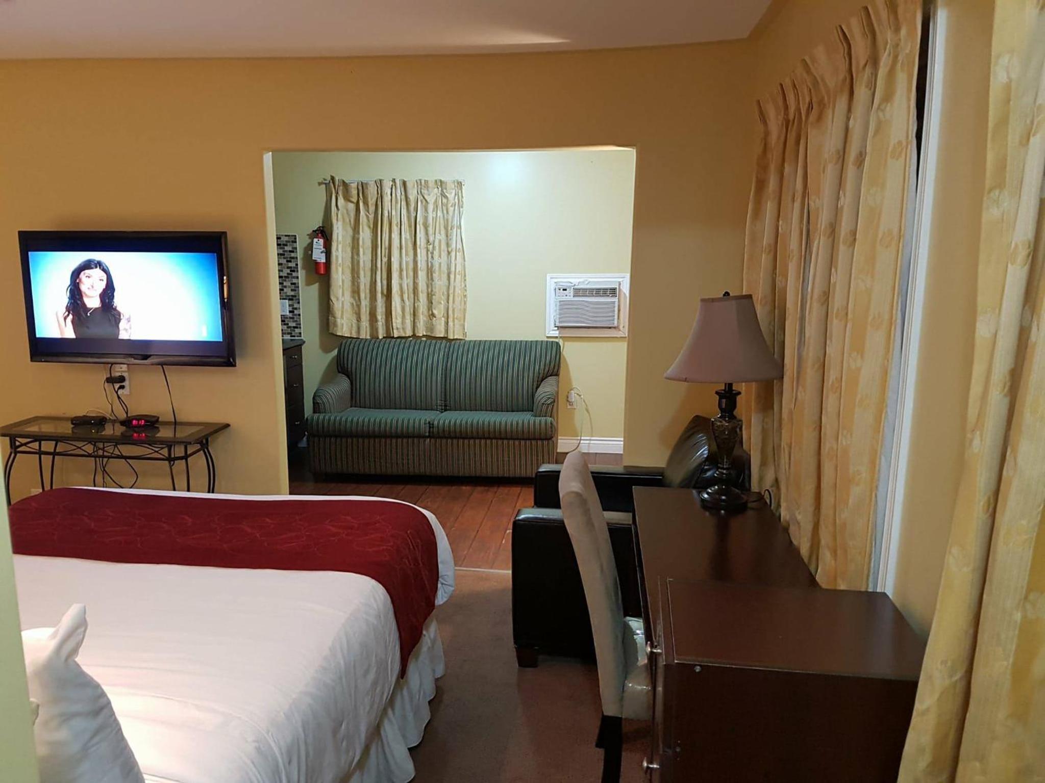 Bayside Inn & Waterfront Suites