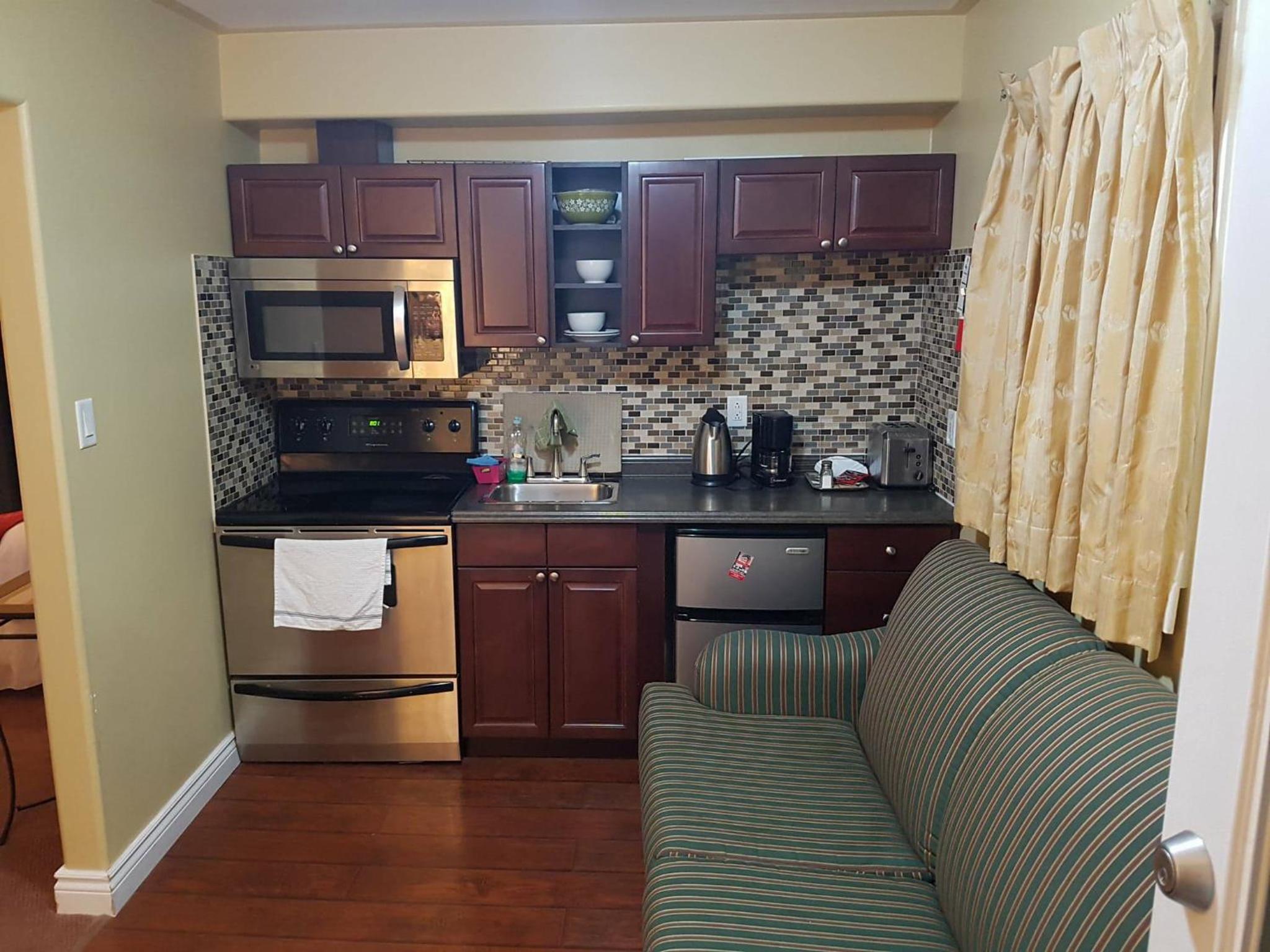 Bayside Inn & Waterfront Suites