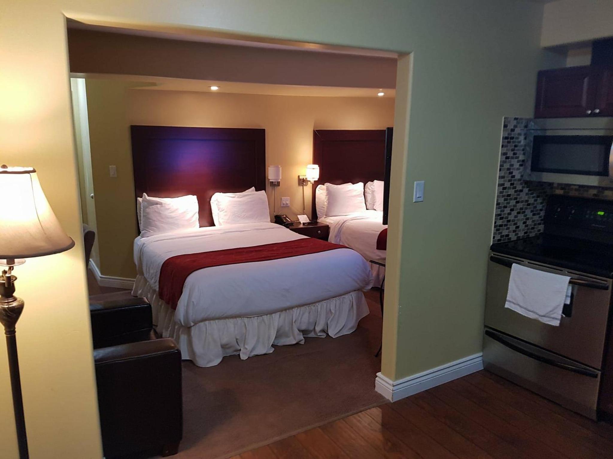 Bayside Inn & Waterfront Suites