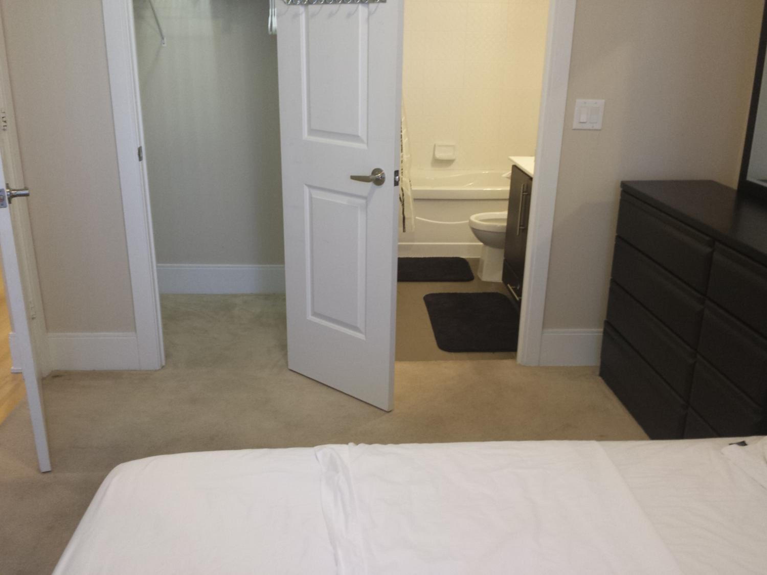 BEST LOCATION/SPECTACULAR VIEW 2 BEDROOMS FURNISHED CONDO S/L RENT