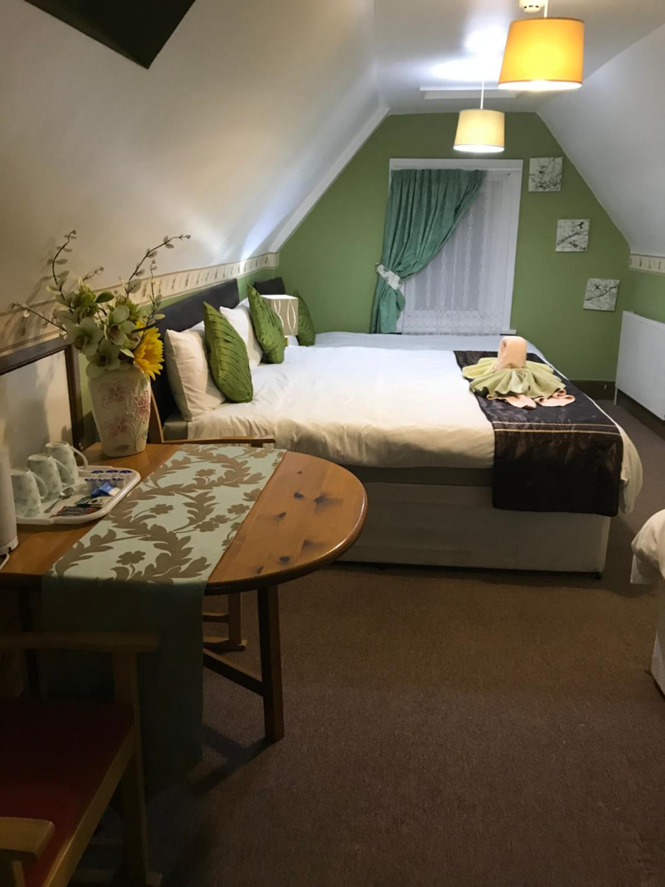 Acorn Lodge Guest House - Free parking