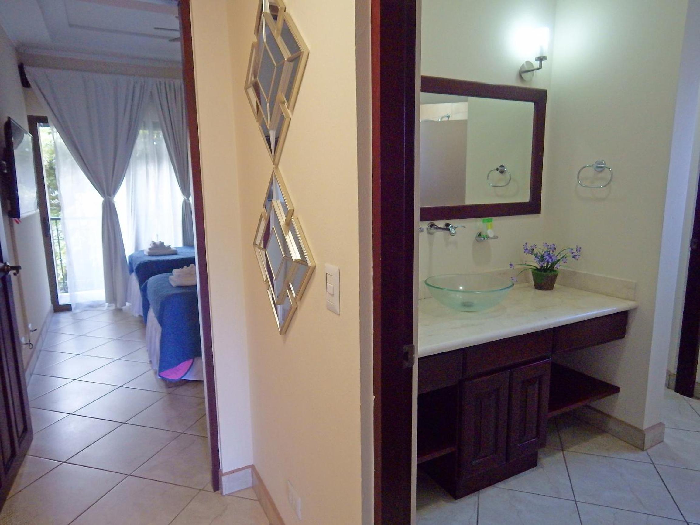 The Oaks Tamarindo Pool Front Condominiums fast wifi