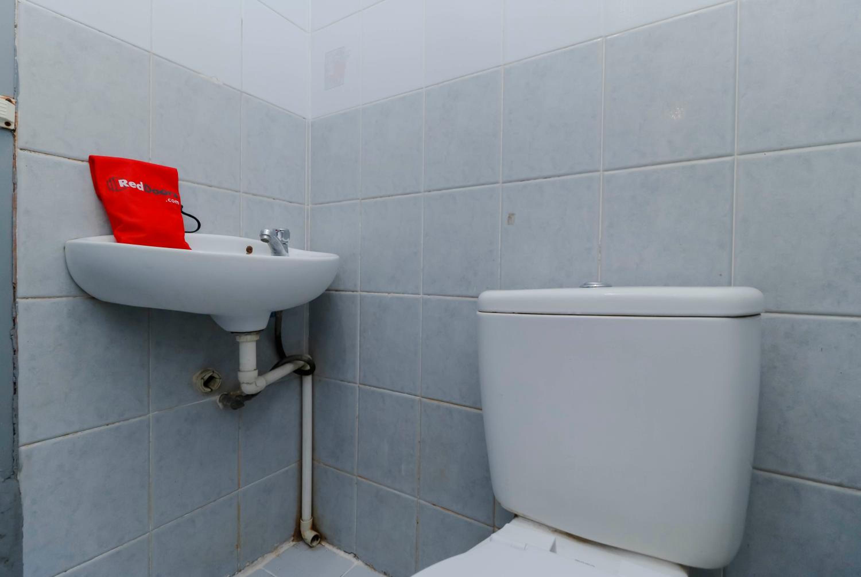 RedDoorz Plus near Batam City Square